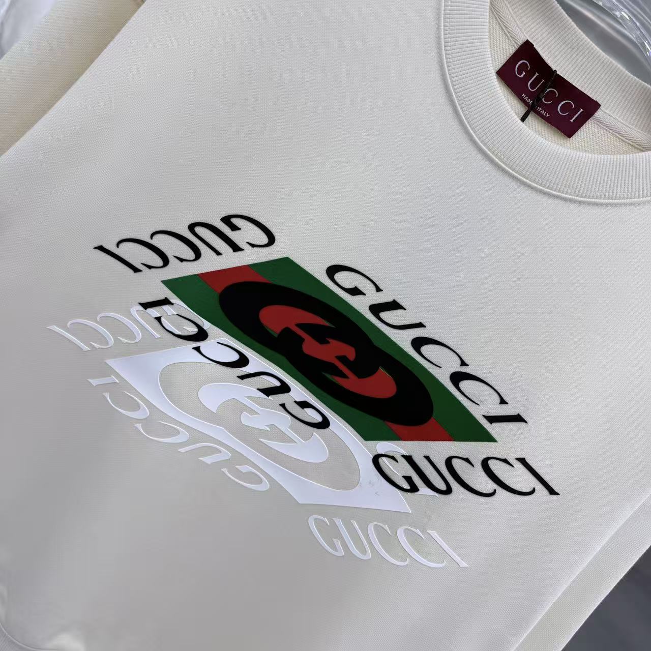 Gucci一比一長袖白色紅綠LOGO立體印花2026秋冬新款| 11 Gucci一比一長袖白色紅綠LOGO立體印花2026秋冬新款