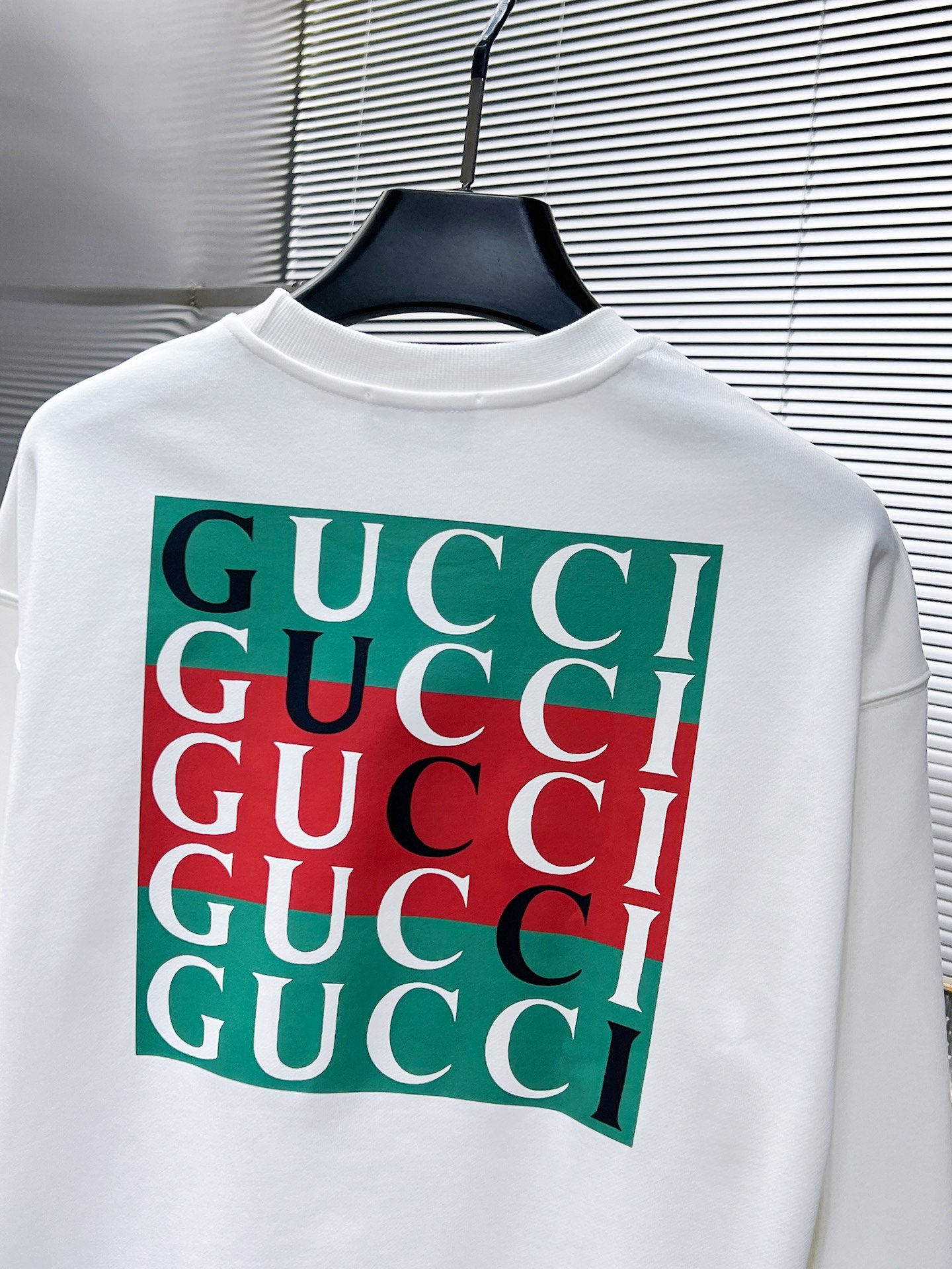 Gucci高仿男士黑白LOGO圓領衛衣 幻影條紋風格簡約百搭| 10 Gucci高仿男士黑白LOGO圓領衛衣 幻影條紋風格簡約百搭