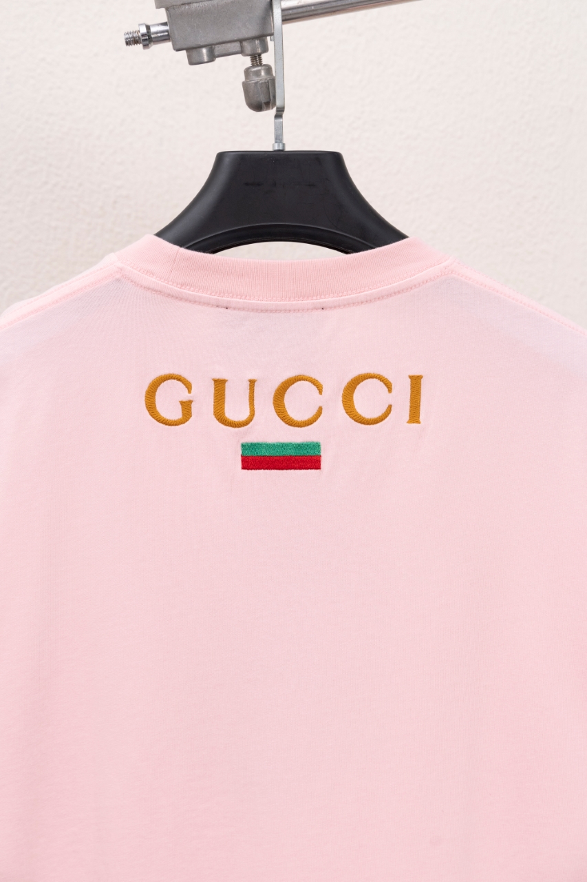 Gucci一比一粉色短袖T恤 牛仔刺繡GG標誌原版復刻| 8 Gucci一比一粉色短袖T恤 牛仔刺繡GG標誌原版復刻