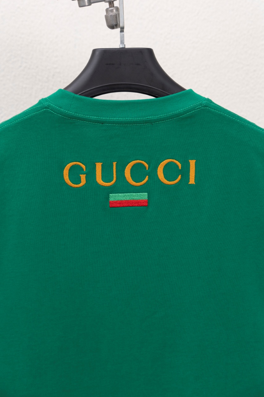Gucci高仿綠色短袖T恤 牛仔雙G標誌潮流復古設計| 8 Gucci高仿綠色短袖T恤 牛仔雙G標誌潮流復古設計