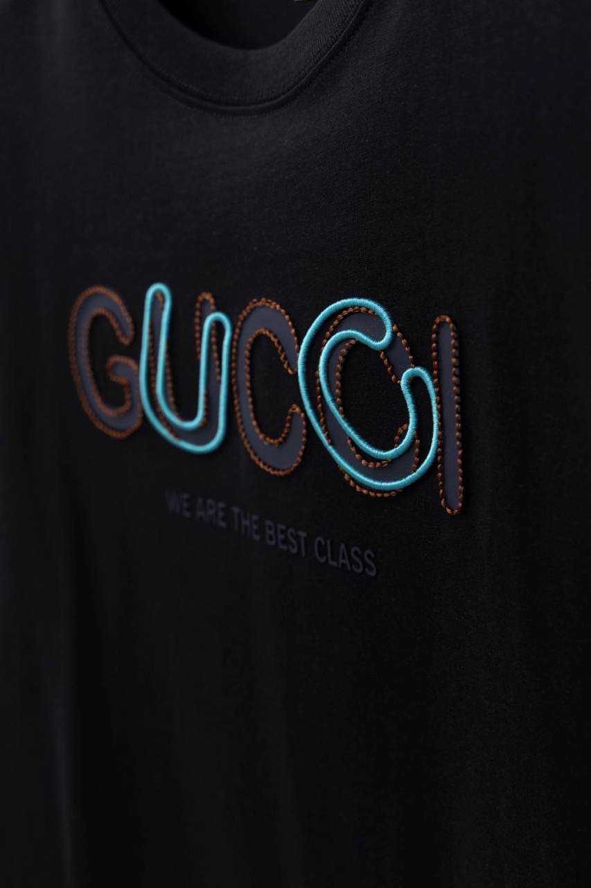 Gucci高仿黑色短袖T恤 立體字母繡花設計款 WE ARE THE BEST| 8 Gucci高仿黑色短袖T恤 立體字母繡花設計款 WE ARE THE BEST