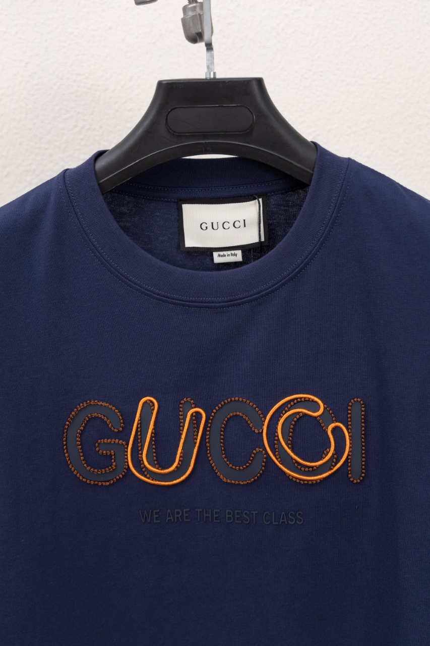 Gucci一比一男裝短袖T恤 深藍配橘刺繡 百搭潮流實穿款| 13 Gucci一比一男裝短袖T恤 深藍配橘刺繡 百搭潮流實穿款