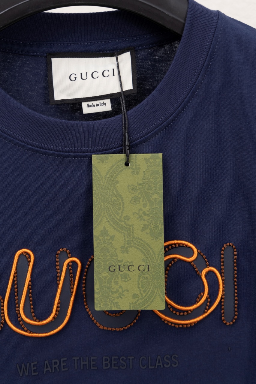 Gucci一比一男裝短袖T恤 深藍配橘刺繡 百搭潮流實穿款| 12 Gucci一比一男裝短袖T恤 深藍配橘刺繡 百搭潮流實穿款