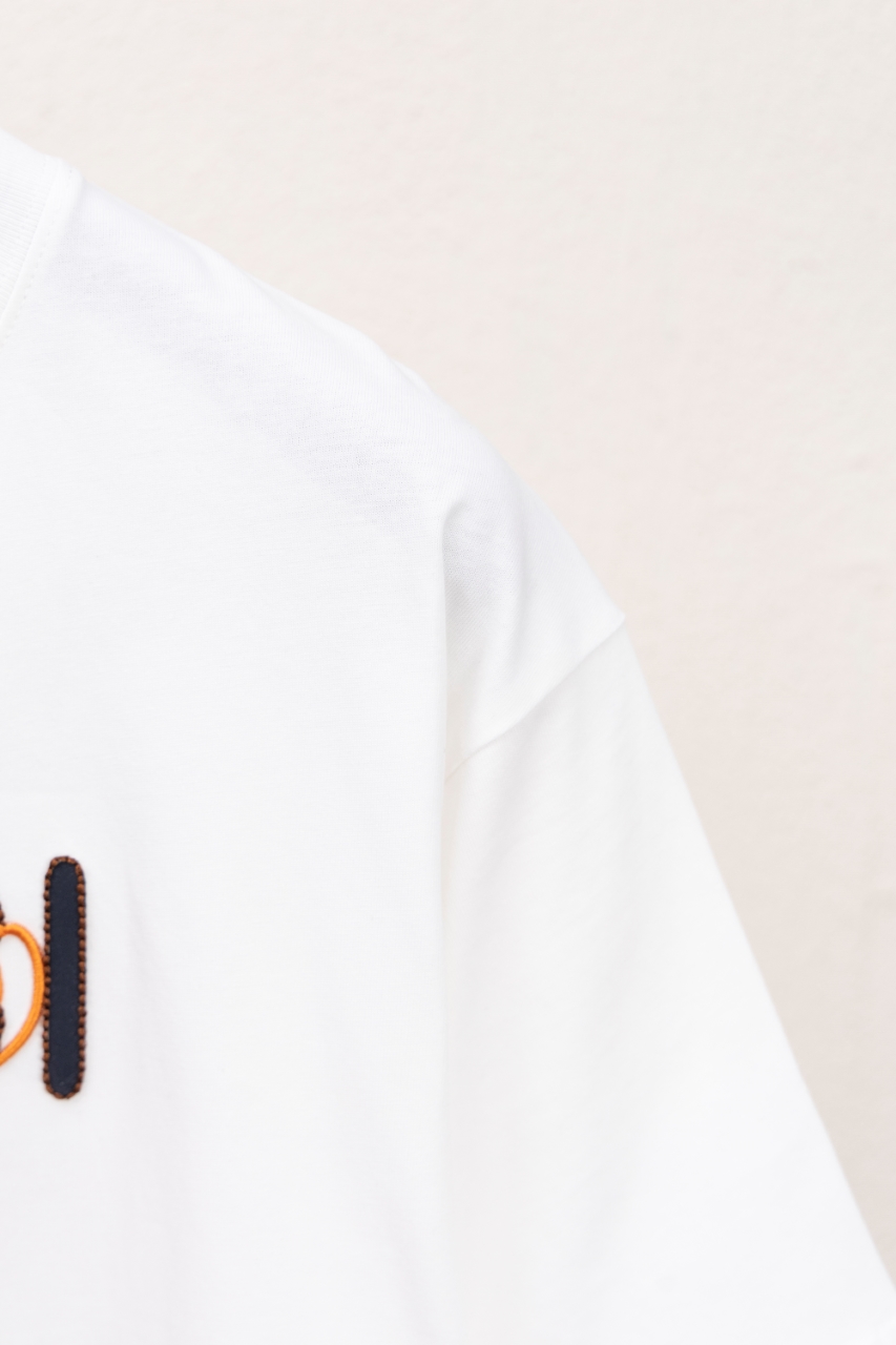 Gucci高仿短袖男T 白色刺繡LOGO款 夏季清爽實搭衣著| 11 Gucci高仿短袖男T 白色刺繡LOGO款 夏季清爽實搭衣著