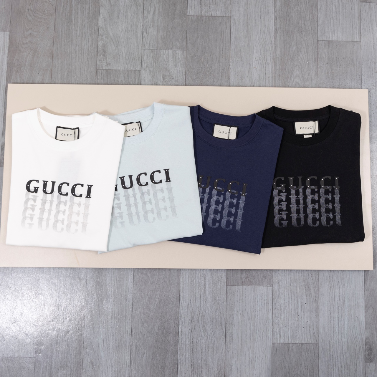 Gucci一比一男T 深藍漸層刺繡字體設計潮流短袖| 7 Gucci一比一男T 深藍漸層刺繡字體設計潮流短袖
