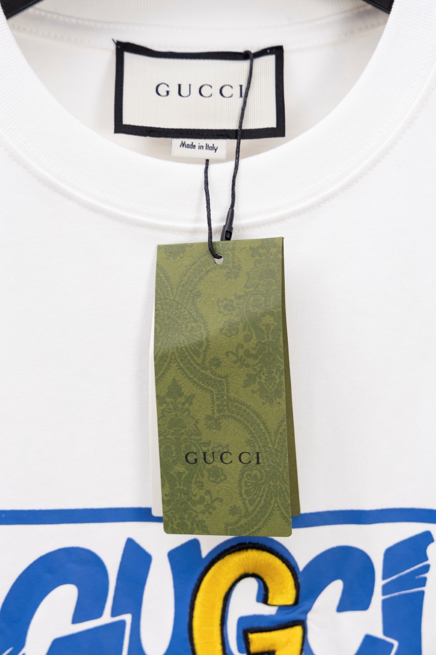 Gucci高仿男T盾牌徽章白底印花設計活力時尚款| 12 Gucci高仿男T盾牌徽章白底印花設計活力時尚款