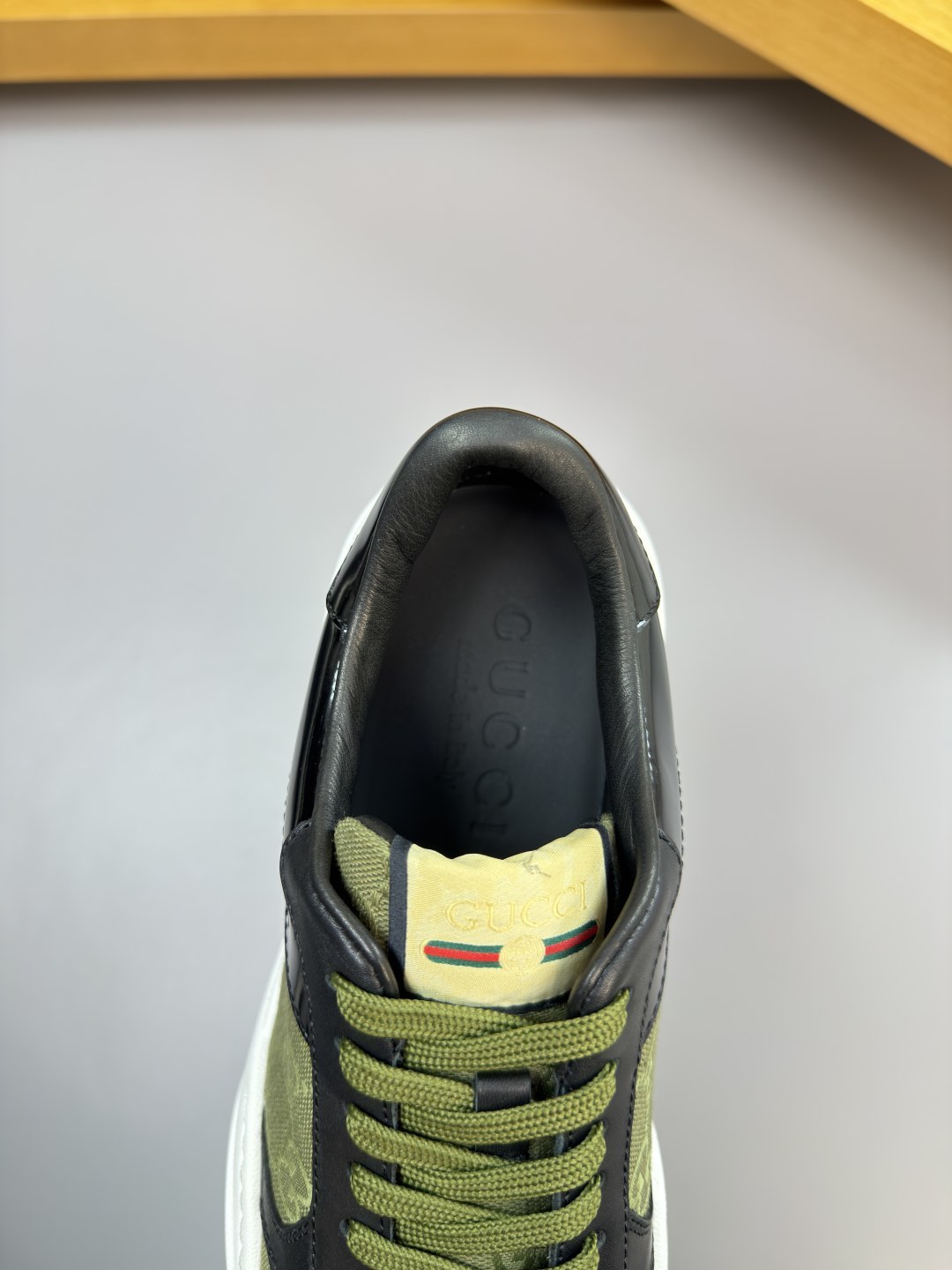 Gucci一比一男款綠黑拼色帆布休閒鞋 復刻潮流街頭風| 9 Gucci一比一男款綠黑拼色帆布休閒鞋 復刻潮流街頭風