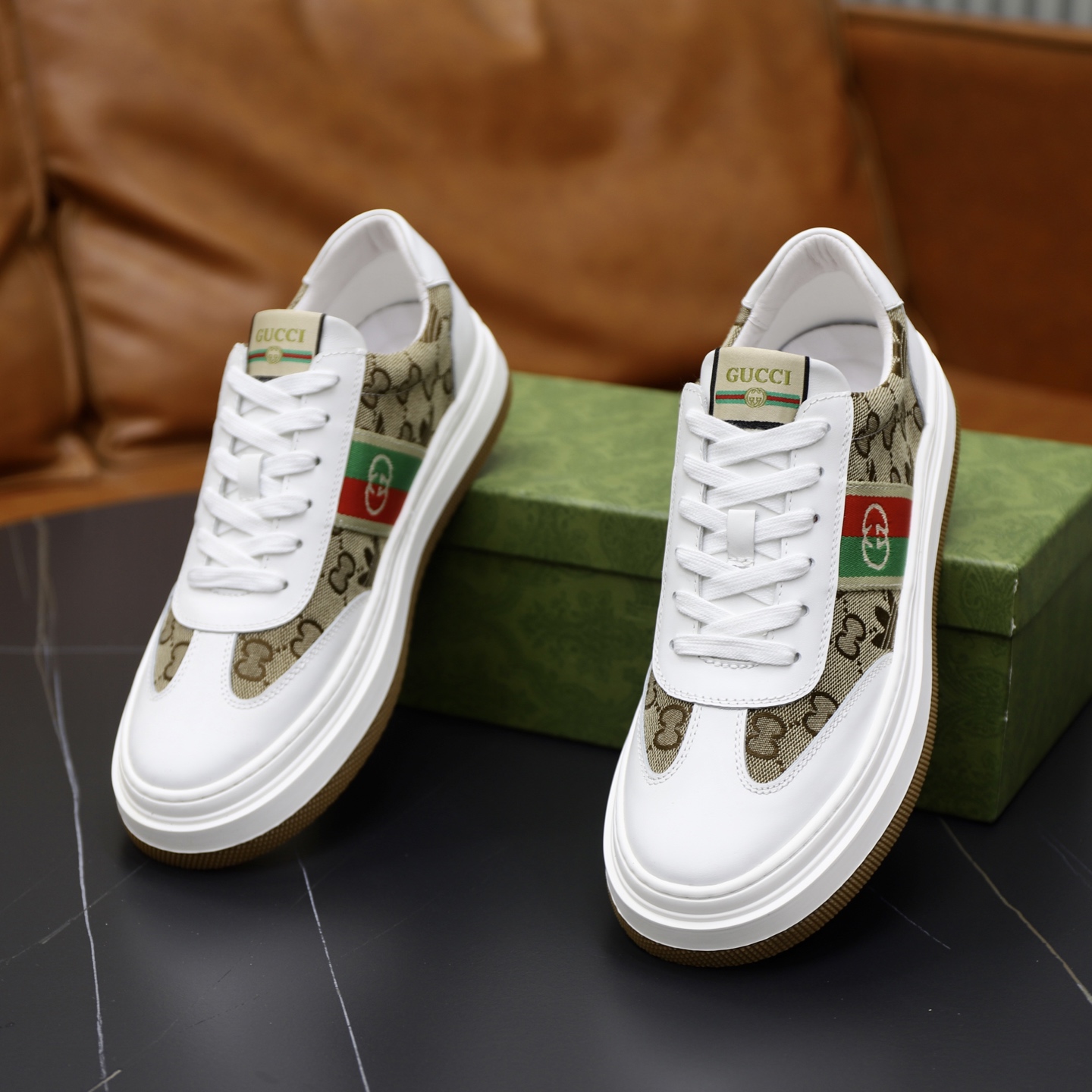 Gucci高仿男女款GG帆布拼白色小白鞋 經典厚底潮鞋| 10 Gucci高仿男女款GG帆布拼白色小白鞋 經典厚底潮鞋