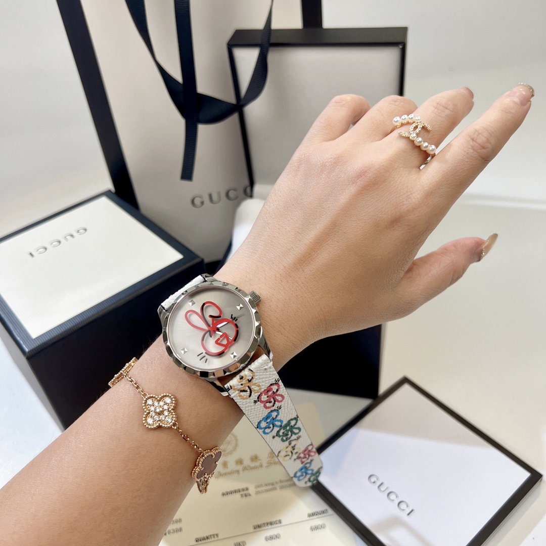 Gucci高仿男女通用卡通錶 兔耳圖案帆布設計街頭風造型| 10 Gucci高仿男女通用卡通錶 兔耳圖案帆布設計街頭風造型