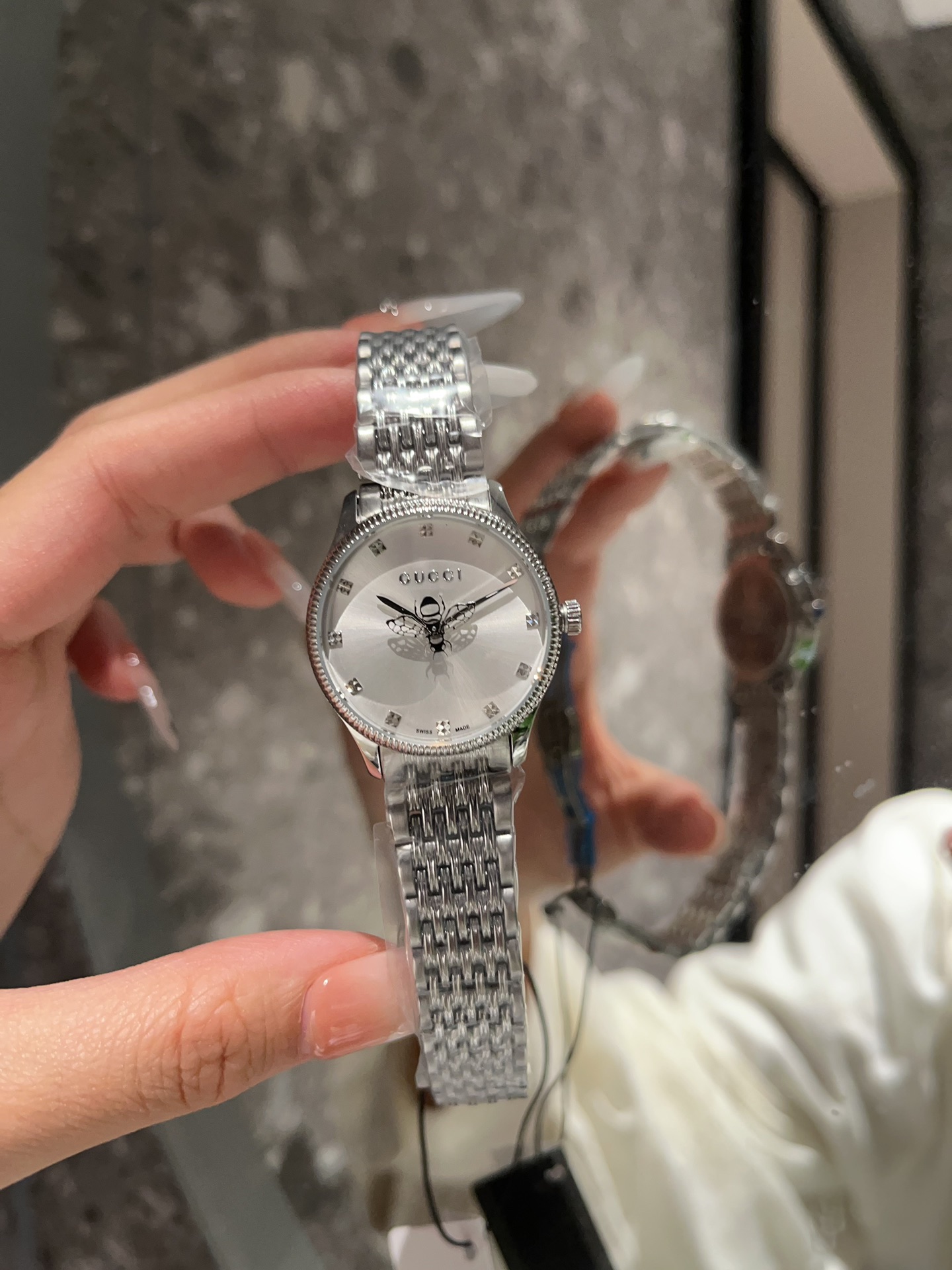 Gucci高仿女錶Timeless銀色細鍊蜜蜂LOGO優雅小錶面款| 14 Gucci高仿女錶Timeless銀色細鍊蜜蜂LOGO優雅小錶面款