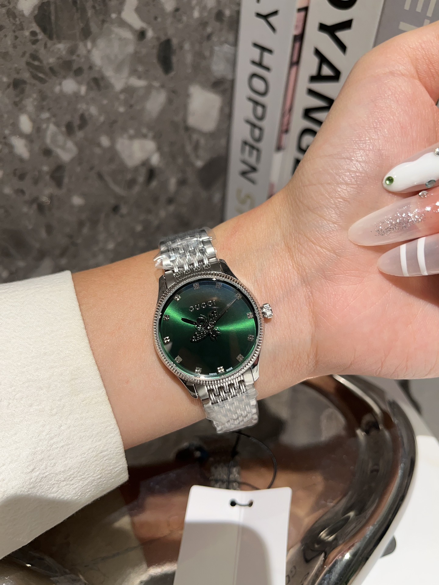Gucci高仿女錶Timeless銀色細鍊蜜蜂LOGO優雅小錶面款| 12 Gucci高仿女錶Timeless銀色細鍊蜜蜂LOGO優雅小錶面款