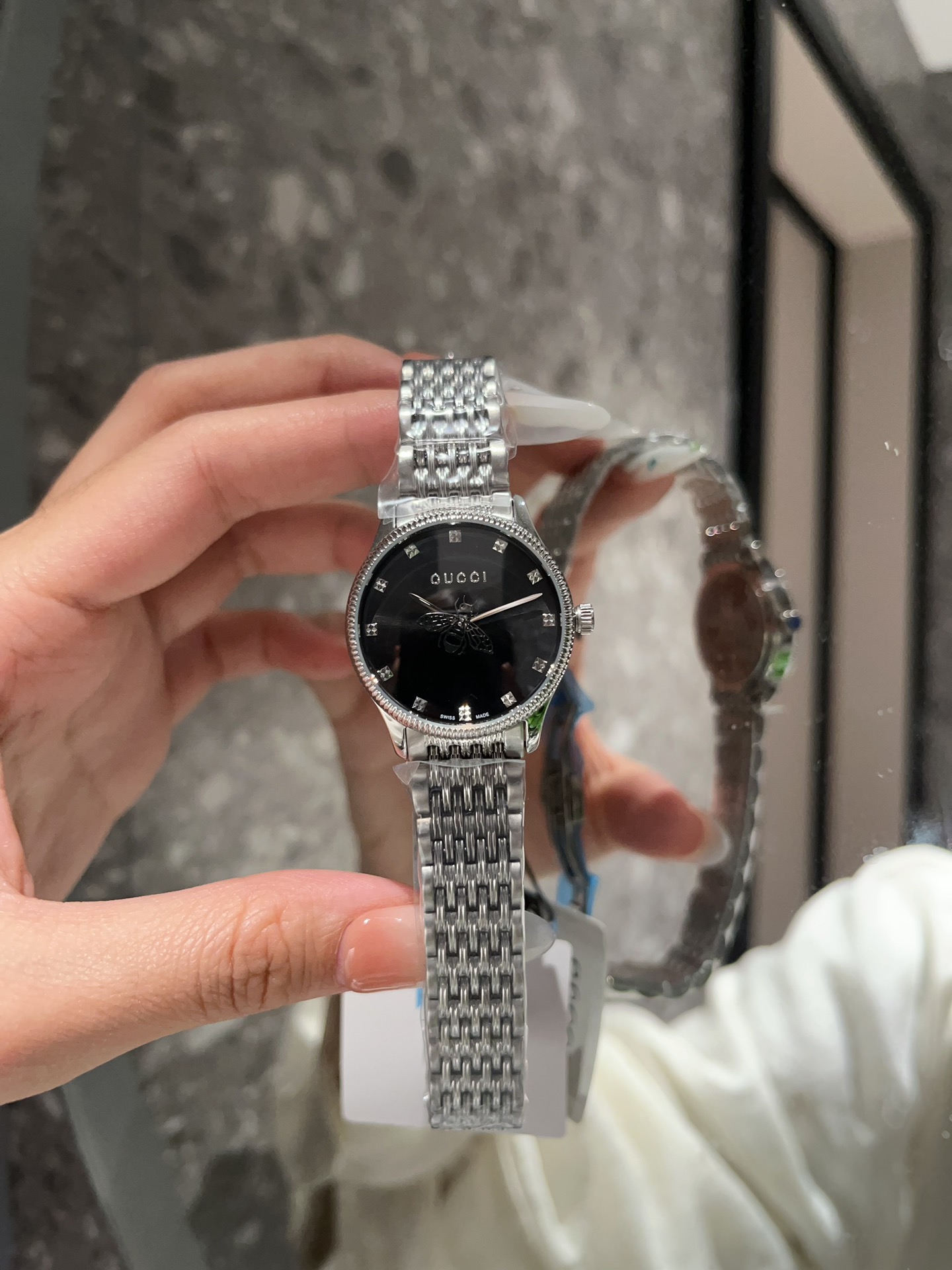 Gucci高仿女錶Timeless銀色細鍊蜜蜂LOGO優雅小錶面款| 10 Gucci高仿女錶Timeless銀色細鍊蜜蜂LOGO優雅小錶面款