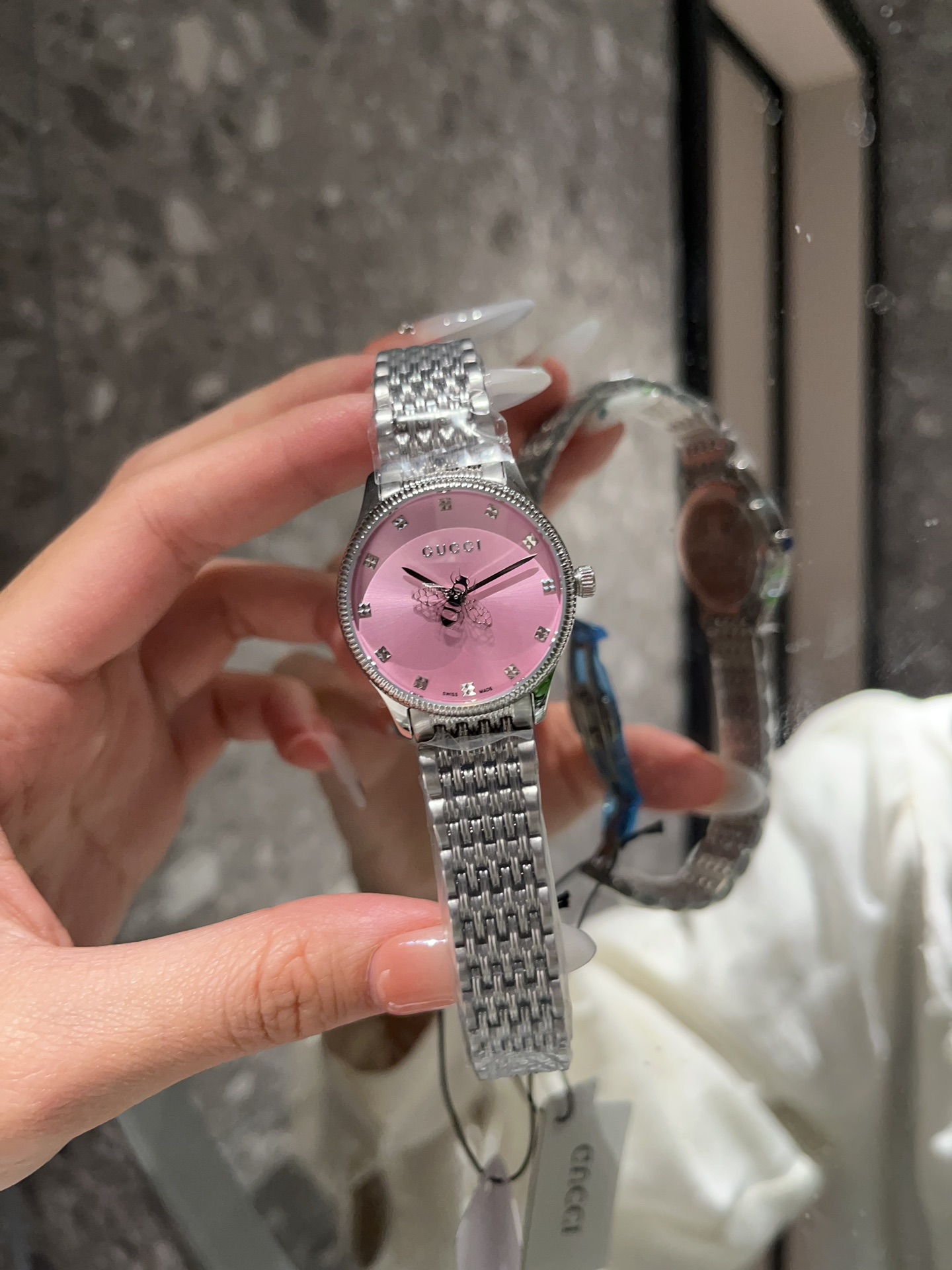 Gucci高仿女錶Timeless銀色細鍊蜜蜂LOGO優雅小錶面款| 9 Gucci高仿女錶Timeless銀色細鍊蜜蜂LOGO優雅小錶面款