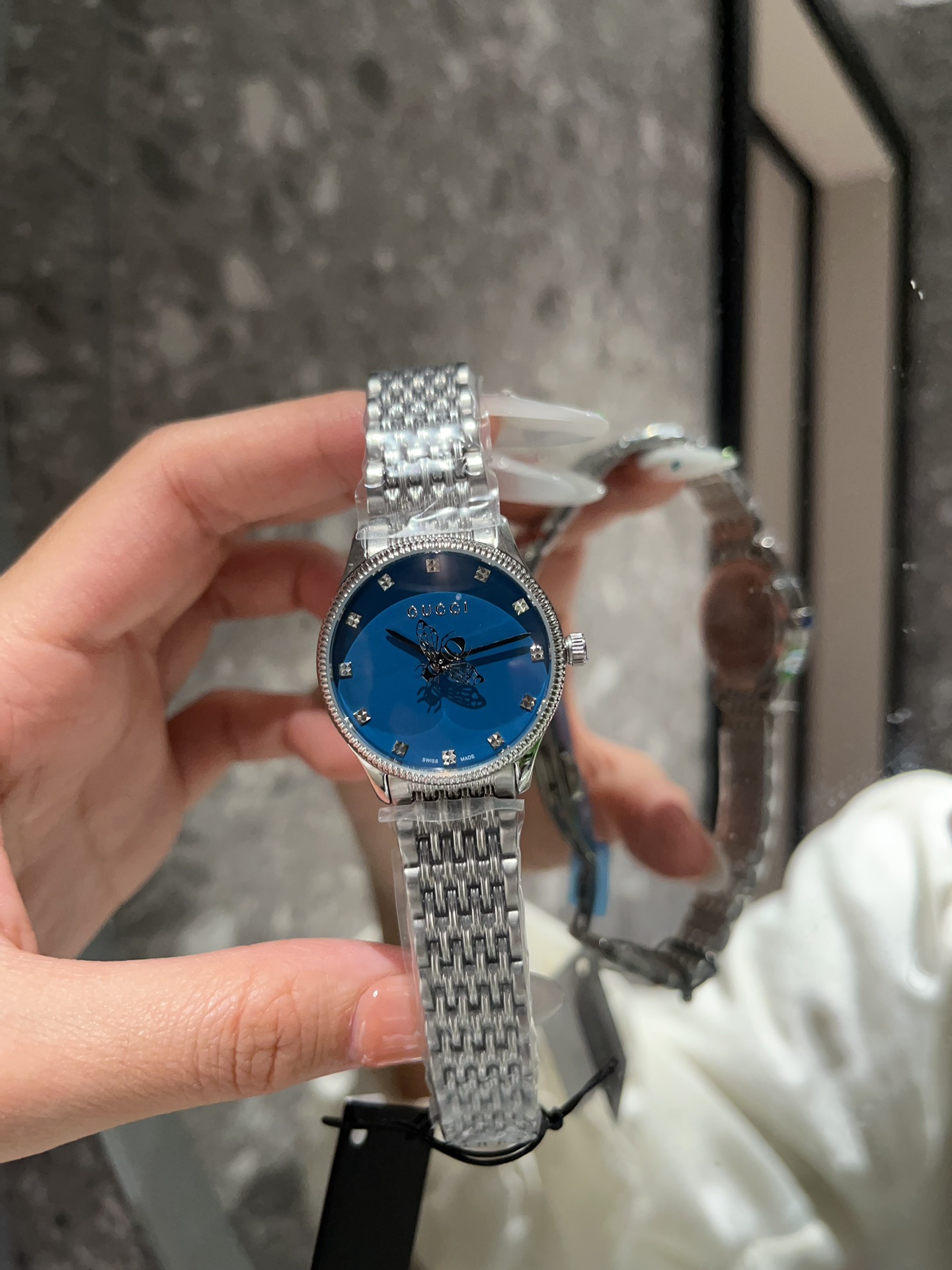 Gucci高仿女錶Timeless銀色細鍊蜜蜂LOGO優雅小錶面款| 7 Gucci高仿女錶Timeless銀色細鍊蜜蜂LOGO優雅小錶面款