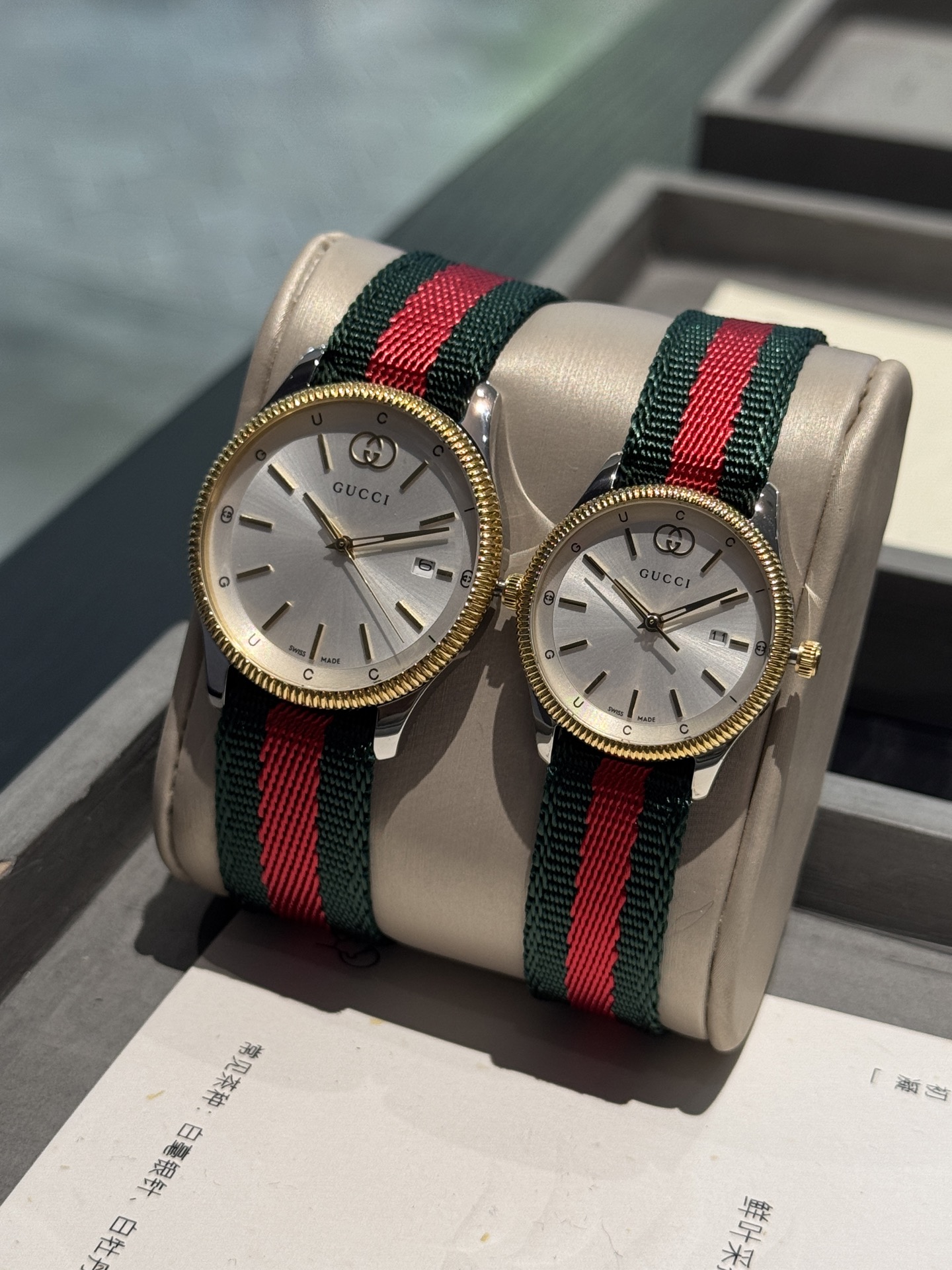 Gucci原單Timeless對錶 紅綠織帶黑面設計款 經典Logo標誌| 14 Gucci原單Timeless對錶 紅綠織帶黑面設計款 經典Logo標誌