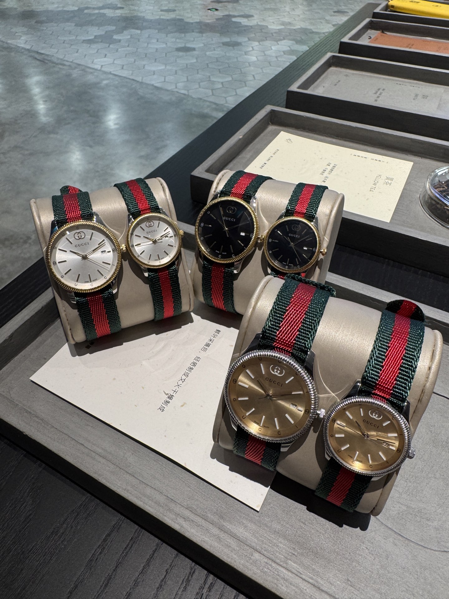 Gucci原單Timeless對錶 紅綠織帶黑面設計款 經典Logo標誌| 13 Gucci原單Timeless對錶 紅綠織帶黑面設計款 經典Logo標誌