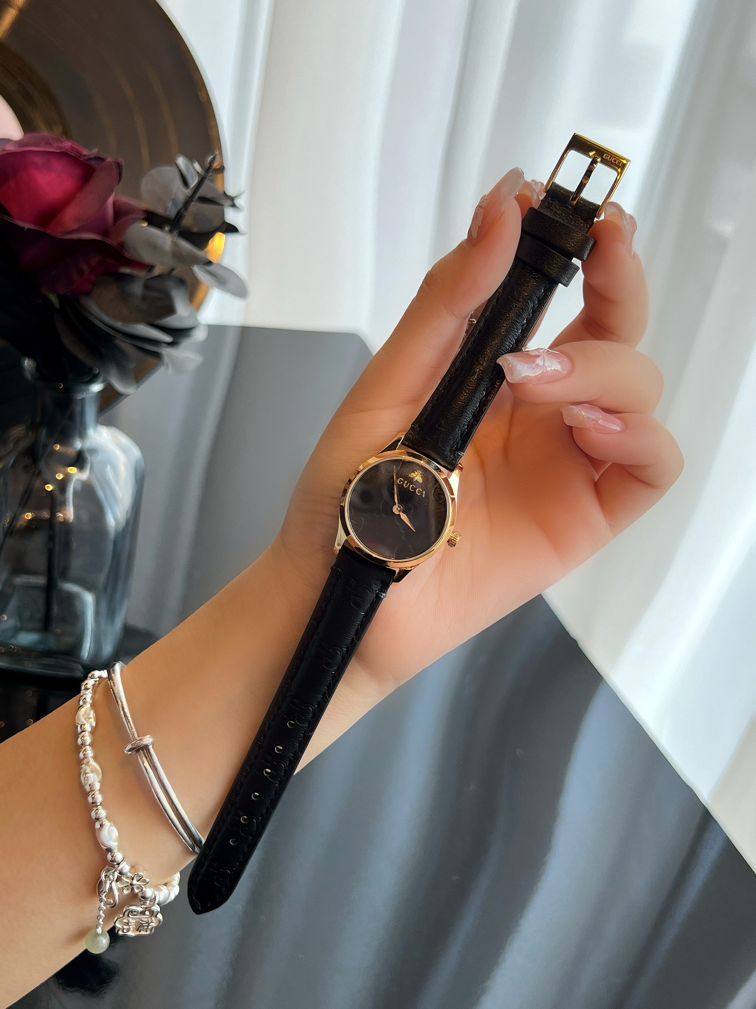 Gucci高仿女錶黑色皮錶帶Timeless小錶面蜜蜂LOGO款| 12 Gucci高仿女錶黑色皮錶帶Timeless小錶面蜜蜂LOGO款