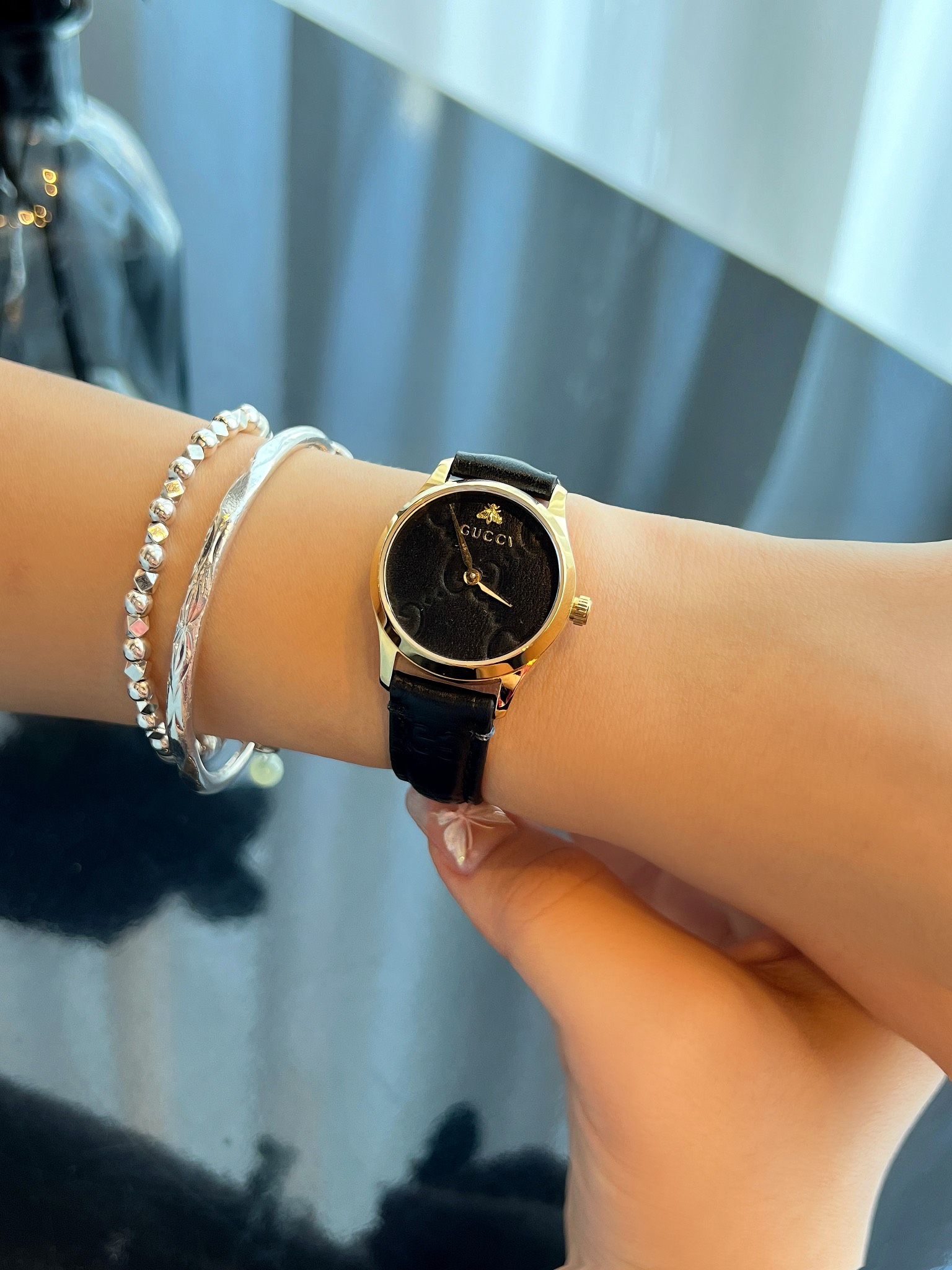 Gucci高仿女錶黑色皮錶帶Timeless小錶面蜜蜂LOGO款| 8 Gucci高仿女錶黑色皮錶帶Timeless小錶面蜜蜂LOGO款