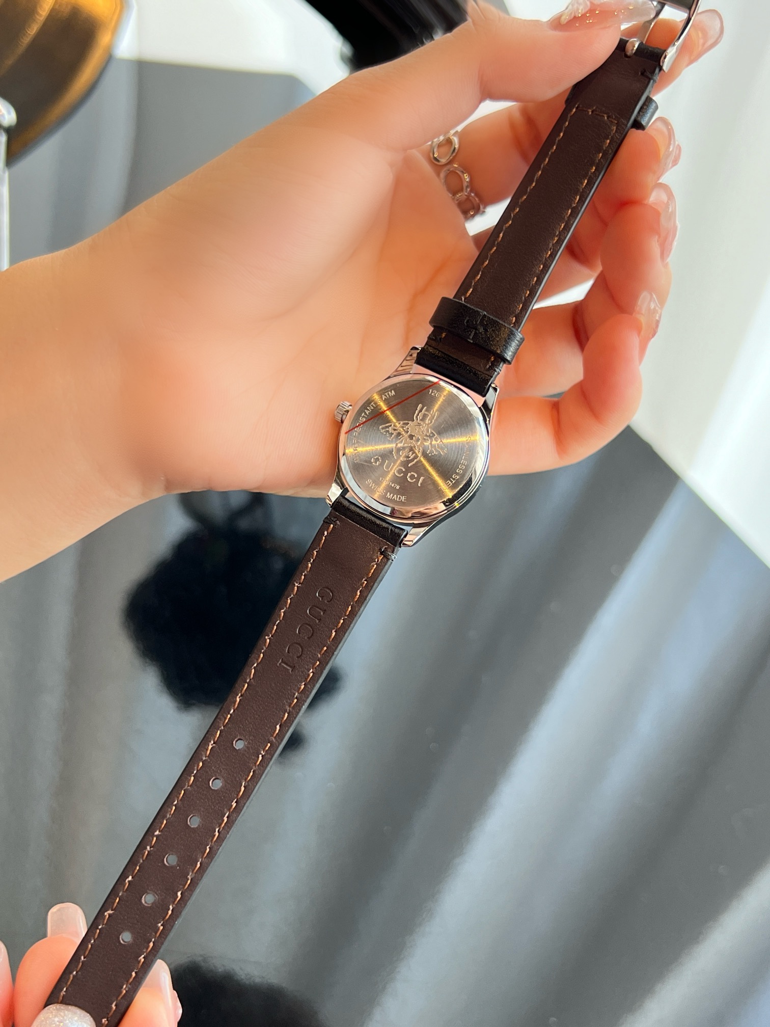 Gucci高仿女錶黑色皮錶帶Timeless小錶面蜜蜂LOGO款| 7 Gucci高仿女錶黑色皮錶帶Timeless小錶面蜜蜂LOGO款
