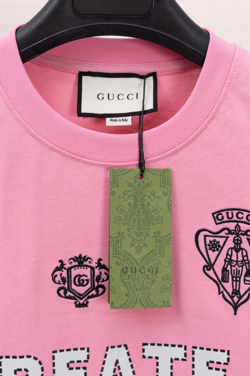 Gucci高仿短袖T恤 粉色款 Create History 繽紛字體刺繡| 12 Gucci高仿短袖T恤 粉色款 Create History 繽紛字體刺繡
