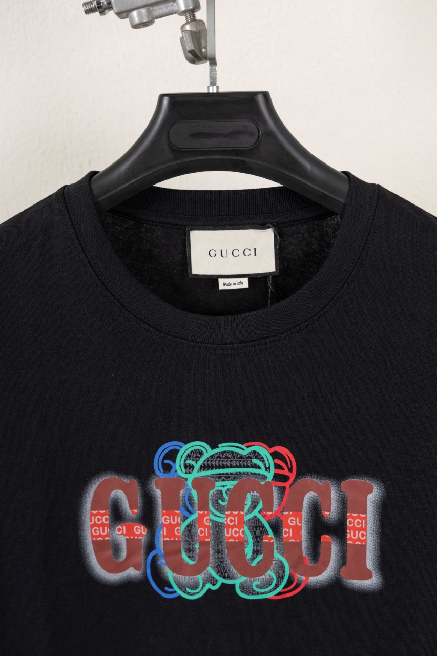 Gucci高仿男款黑色短袖 繽紛重疊GUCCI字樣刺繡設計| 13 Gucci高仿男款黑色短袖 繽紛重疊GUCCI字樣刺繡設計