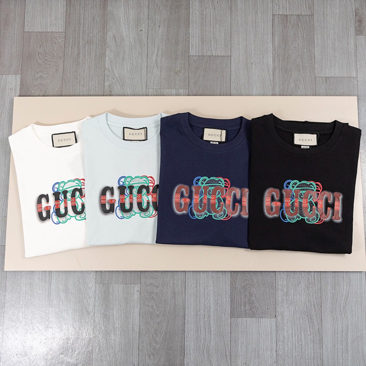 Gucci高仿男款黑色短袖 繽紛重疊GUCCI字樣刺繡設計| 7 Gucci高仿男款黑色短袖 繽紛重疊GUCCI字樣刺繡設計