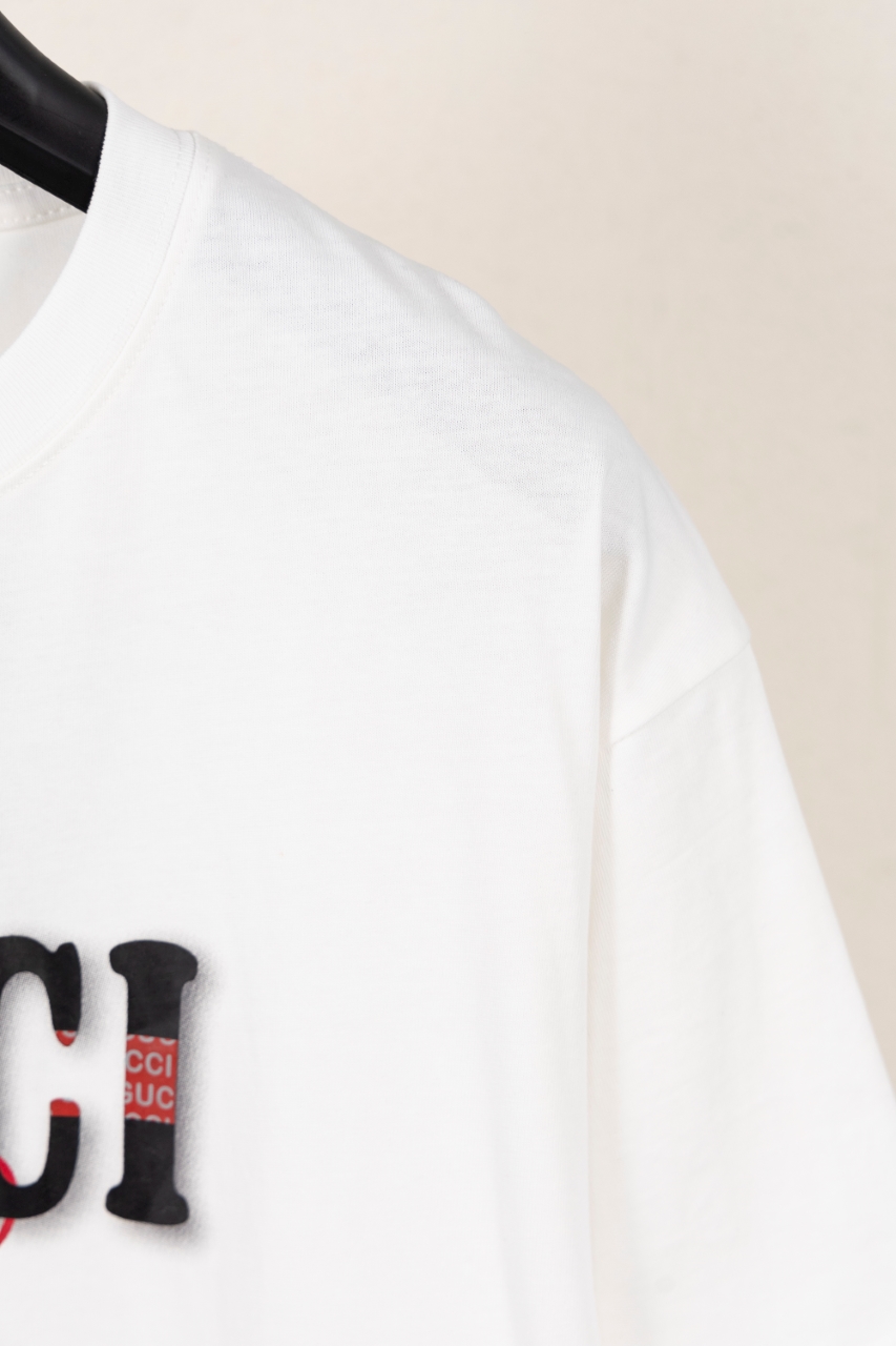 Gucci高仿短袖T恤 白色款 多層LOGO刺繡設計潮流定番款| 11 Gucci高仿短袖T恤 白色款 多層LOGO刺繡設計潮流定番款