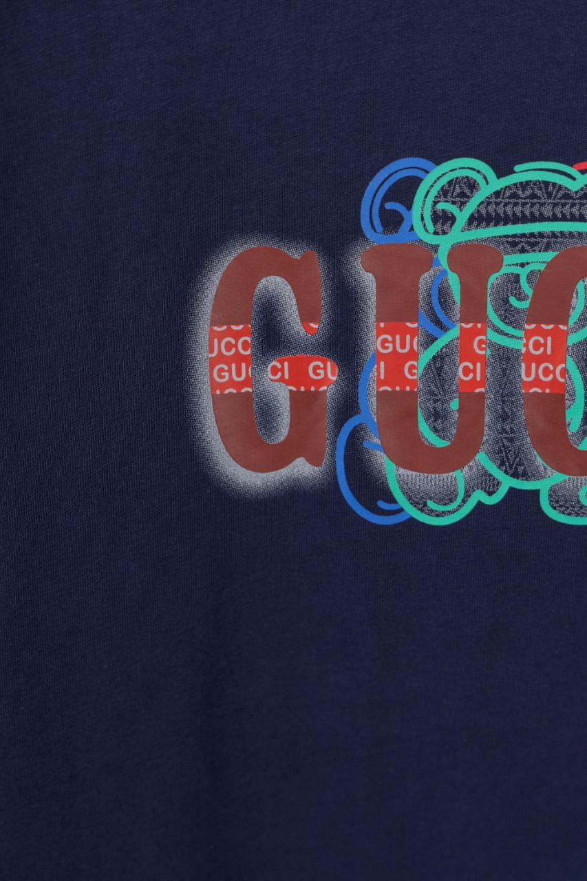 GucciA貨男款深藍短袖 潮流立體字LOGO 刺繡風格設計| 9 GucciA貨男款深藍短袖 潮流立體字LOGO 刺繡風格設計
