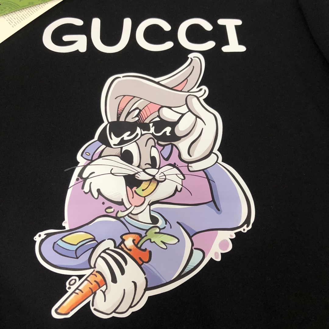 Gucci高仿男士卡通印花長袖T恤 美式塗鴉設計感風格款| 10 Gucci高仿男士卡通印花長袖T恤 美式塗鴉設計感風格款