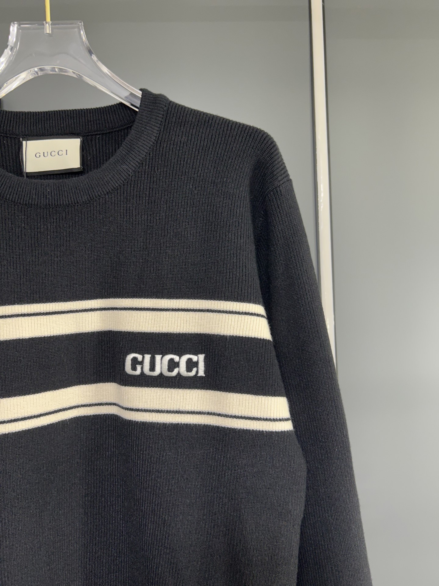 Gucci高仿男士針織毛衣 酒紅白線條復古風格LOGO款| 11 Gucci高仿男士針織毛衣 酒紅白線條復古風格LOGO款