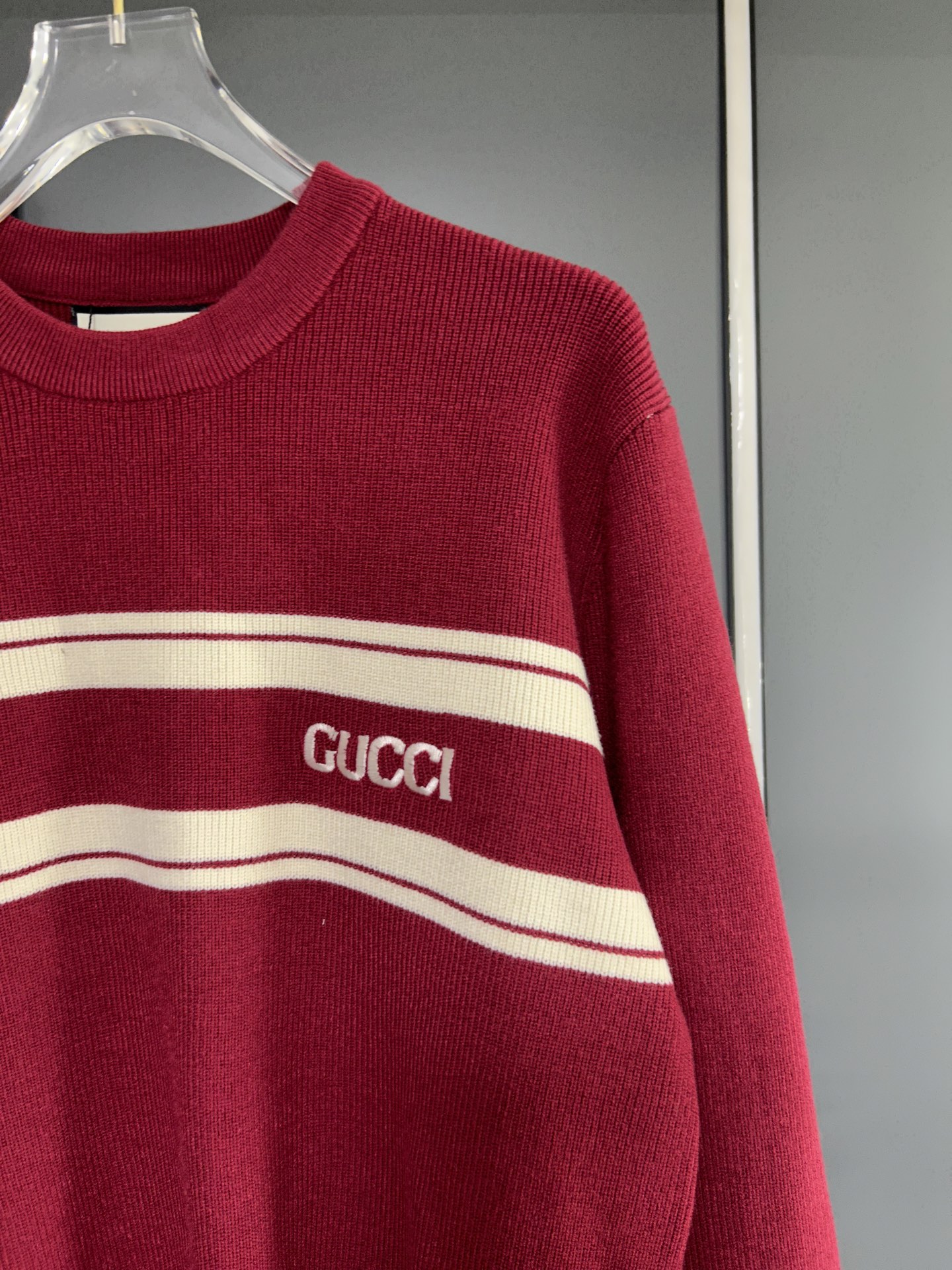 Gucci高仿男士針織毛衣 酒紅白線條復古風格LOGO款| 8 Gucci高仿男士針織毛衣 酒紅白線條復古風格LOGO款