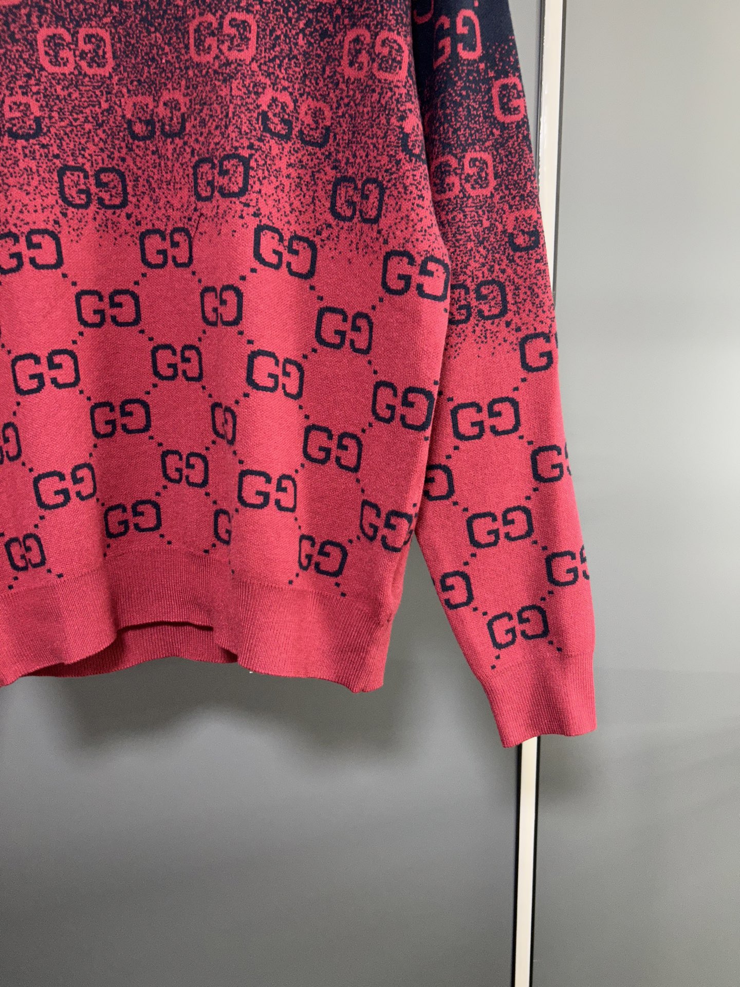 Gucci一比一針織毛衣 黑色條紋經典Logo設計款| 12 Gucci一比一針織毛衣 黑色條紋經典Logo設計款