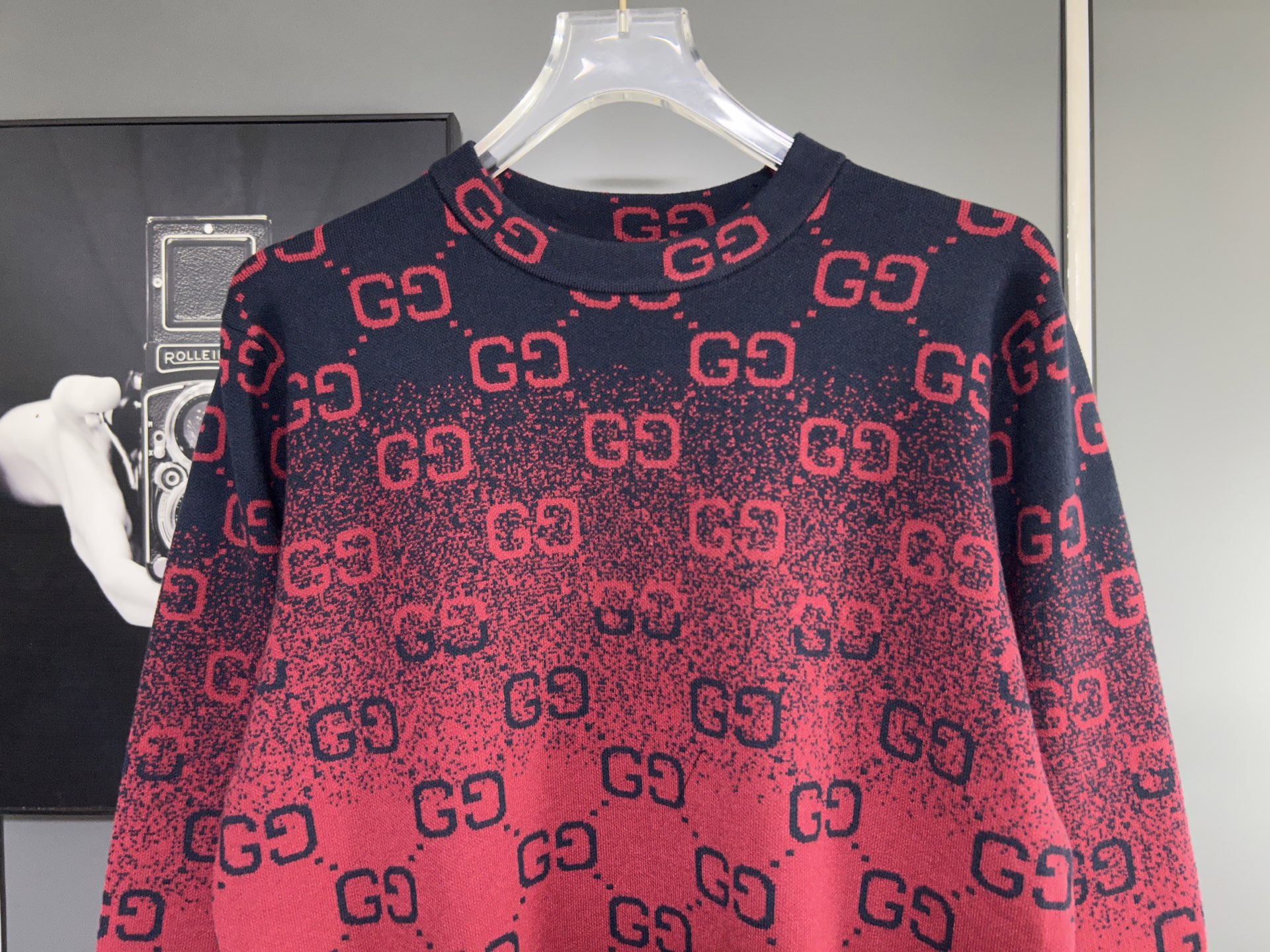 Gucci一比一針織毛衣 黑色條紋經典Logo設計款| 10 Gucci一比一針織毛衣 黑色條紋經典Logo設計款