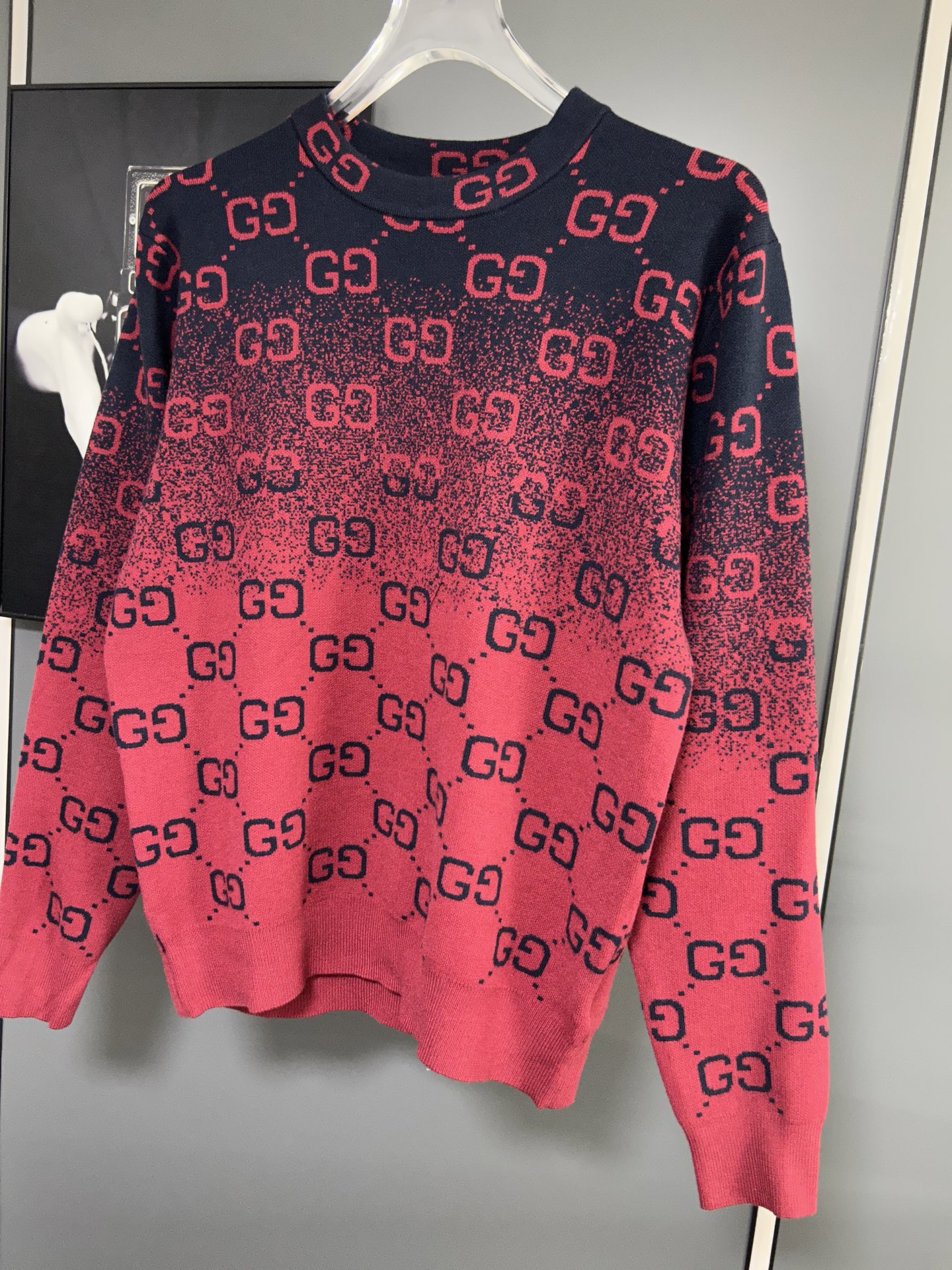Gucci一比一針織毛衣 黑色條紋經典Logo設計款| 8 Gucci一比一針織毛衣 黑色條紋經典Logo設計款