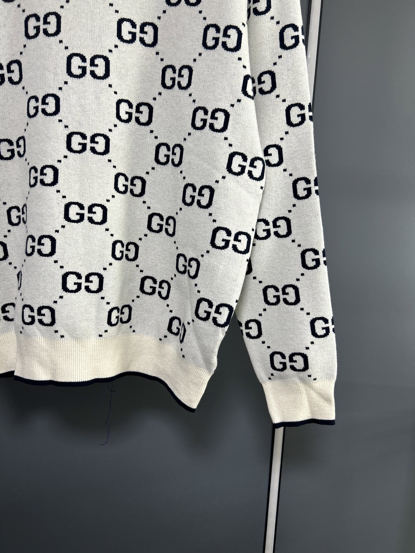 Gucci高仿針織毛衣 男士米白滿版GG字母復古款| 8 Gucci高仿針織毛衣 男士米白滿版GG字母復古款