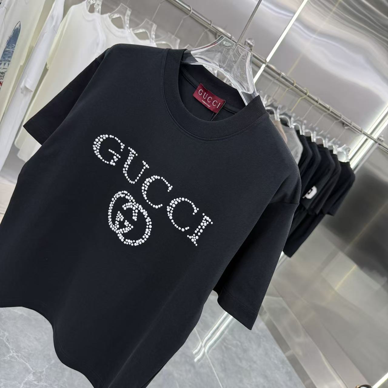 Gucci A貨男士短袖 經典字母LOGO鑽石點綴黑T 奢感升級| 10 Gucci A貨男士短袖 經典字母LOGO鑽石點綴黑T 奢感升級