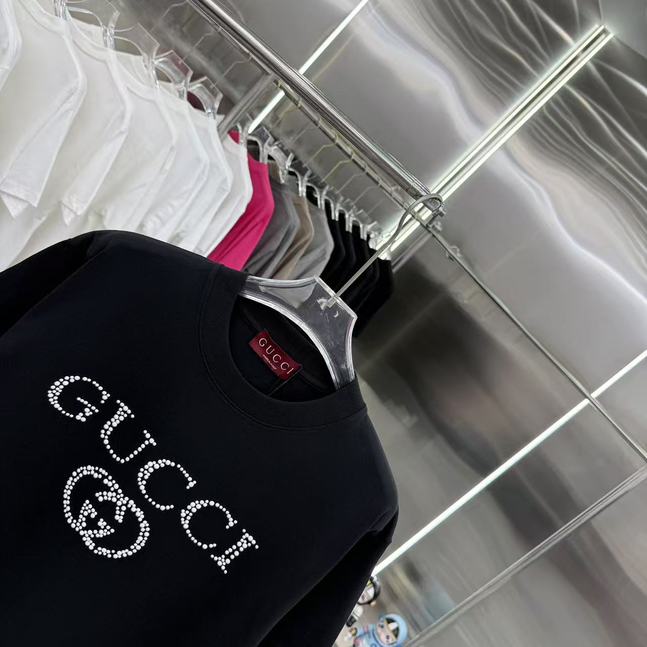 Gucci A貨男士短袖 經典字母LOGO鑽石點綴黑T 奢感升級| 7 Gucci A貨男士短袖 經典字母LOGO鑽石點綴黑T 奢感升級