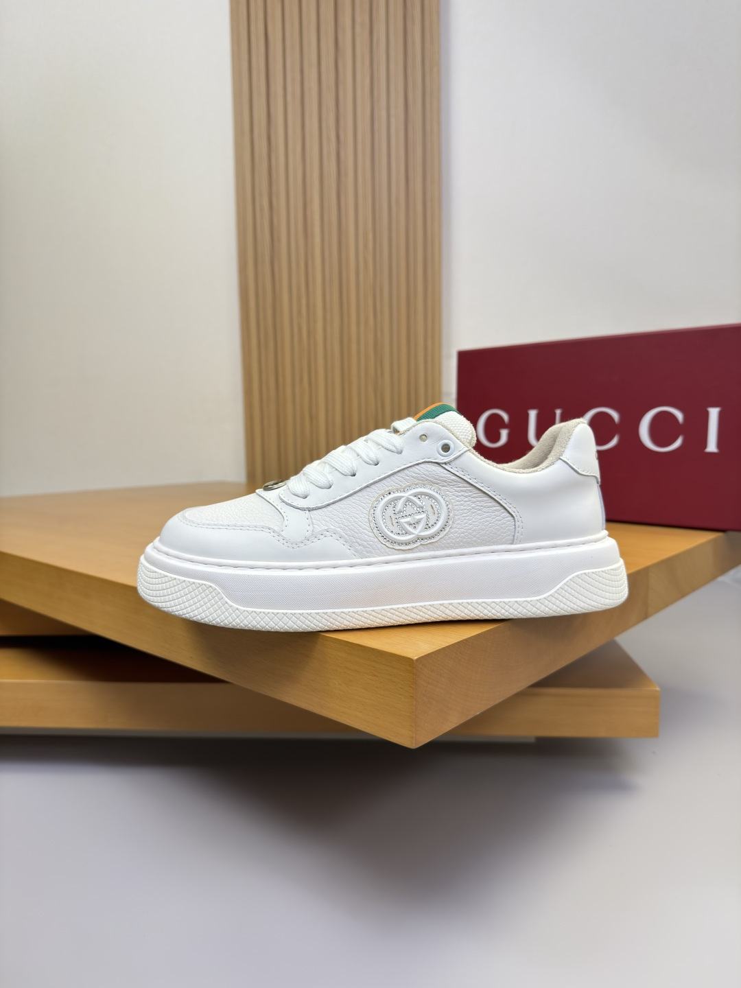 Gucci高仿男鞋 全白織帶LOGO設計款 氣質清爽百搭| 11 Gucci高仿男鞋 全白織帶LOGO設計款 氣質清爽百搭