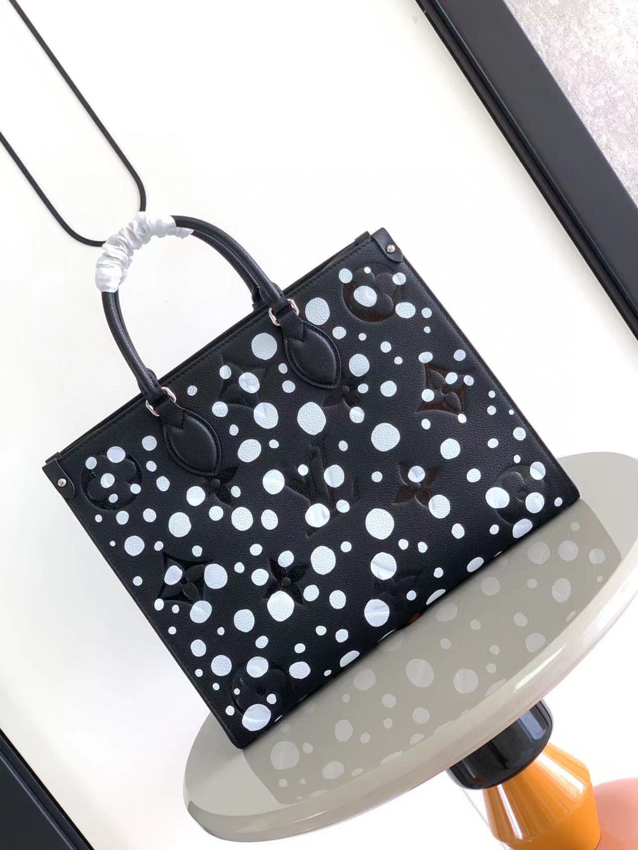 LV A貨限量款手提包黑白圓點設計潮流女包藝術風格| 13 LV A貨限量款手提包黑白圓點設計潮流女包藝術風格