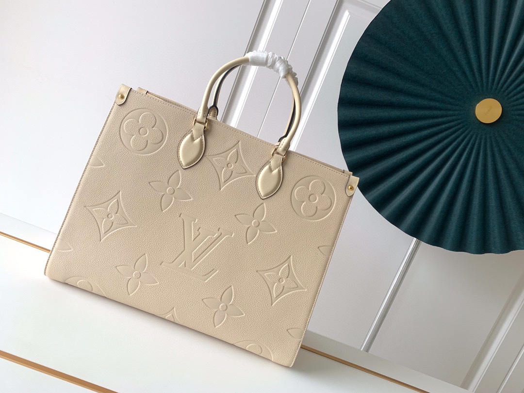 LV A貨女款托特包米白立體壓紋簡約耐看通勤大容量| 13 LV A貨女款托特包米白立體壓紋簡約耐看通勤大容量