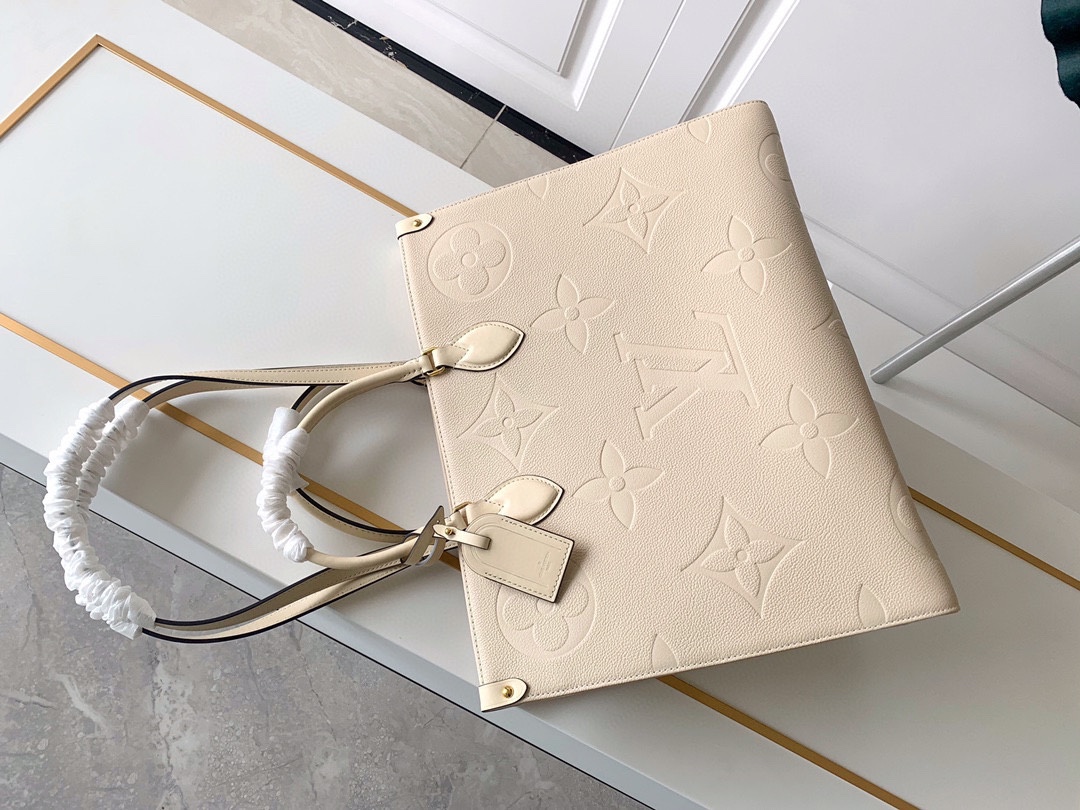 LV A貨女款托特包米白立體壓紋簡約耐看通勤大容量| 9 LV A貨女款托特包米白立體壓紋簡約耐看通勤大容量