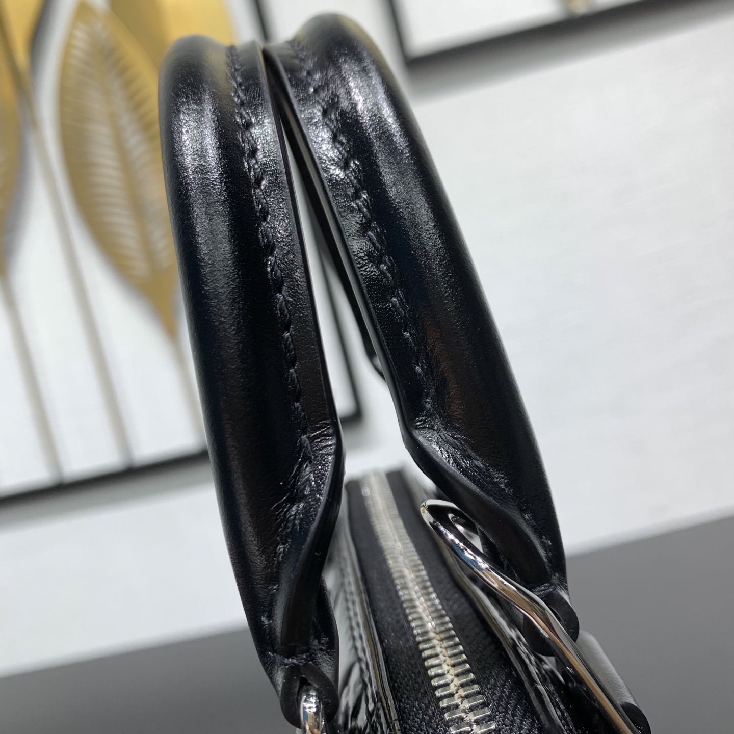 LV 黑色壓紋鏈條包 高仿 迷你手提斜背款| 15 LV 黑色壓紋鏈條包 高仿 迷你手提斜背款