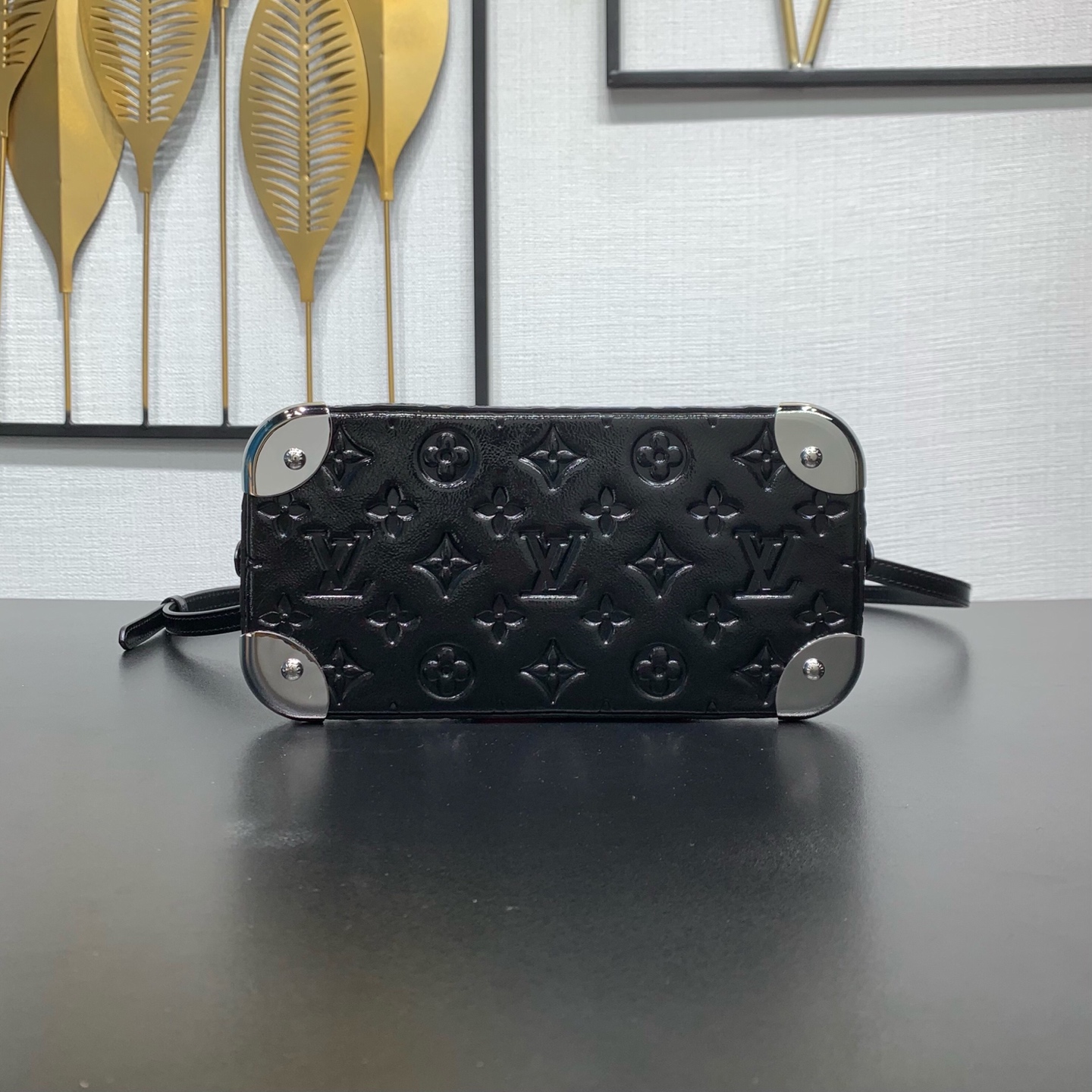 LV 黑色壓紋鏈條包 高仿 迷你手提斜背款| 12 LV 黑色壓紋鏈條包 高仿 迷你手提斜背款