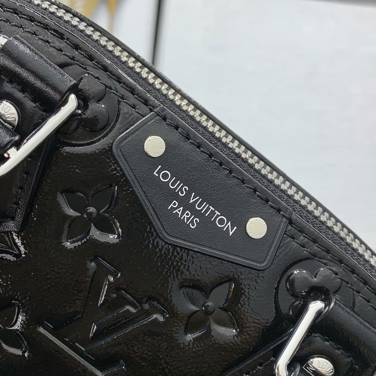 LV 黑色壓紋鏈條包 高仿 迷你手提斜背款| 8 LV 黑色壓紋鏈條包 高仿 迷你手提斜背款
