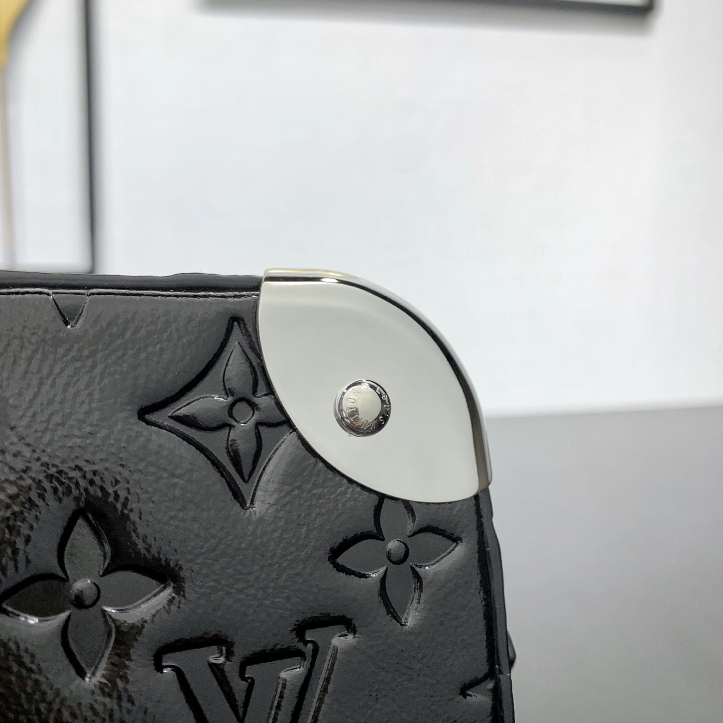 LV 黑色壓紋鏈條包 高仿 迷你手提斜背款| 7 LV 黑色壓紋鏈條包 高仿 迷你手提斜背款