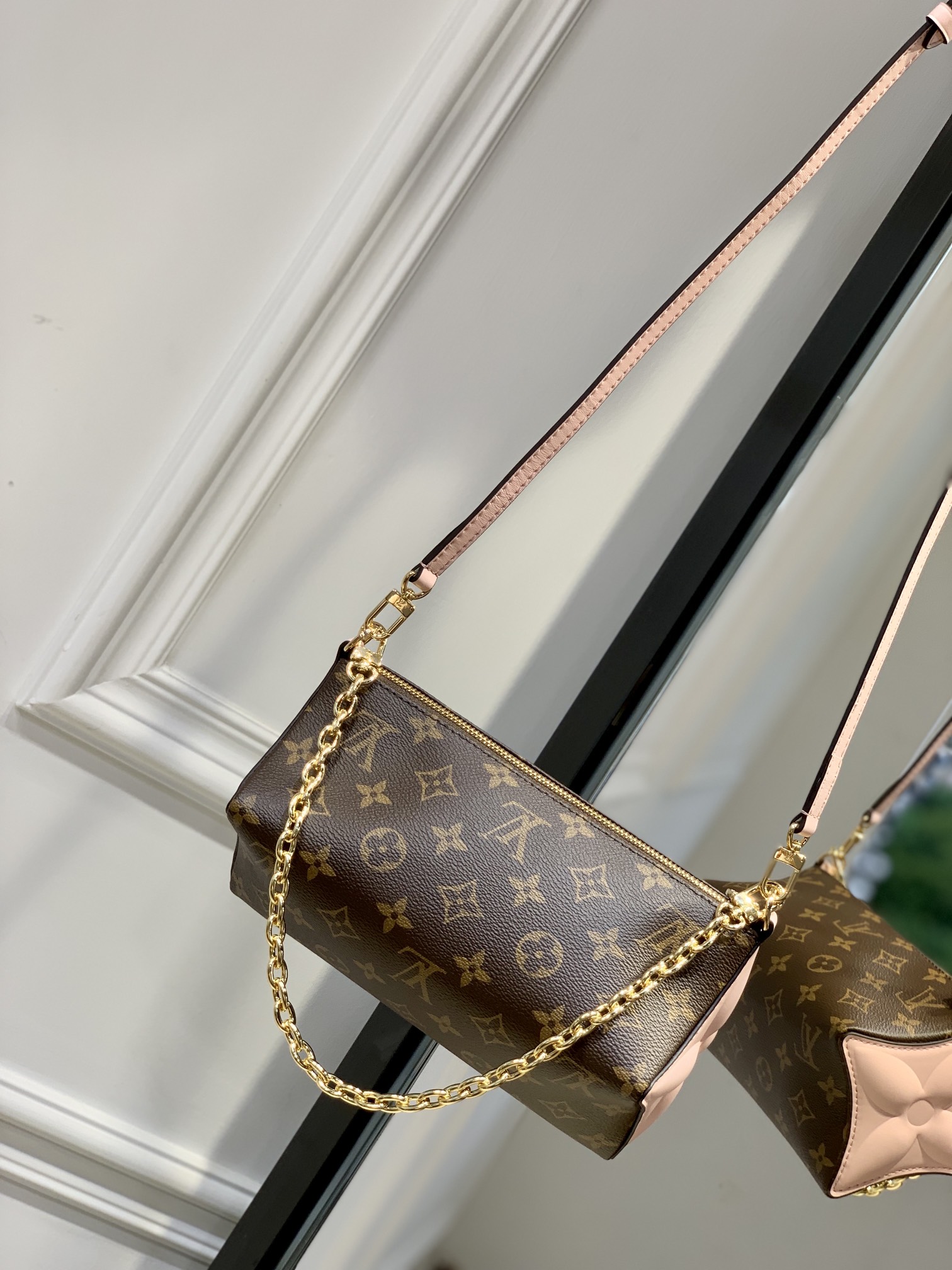 LV 老花粉色花片鏈條包 高仿 小型斜背包| 13 LV 老花粉色花片鏈條包 高仿 小型斜背包