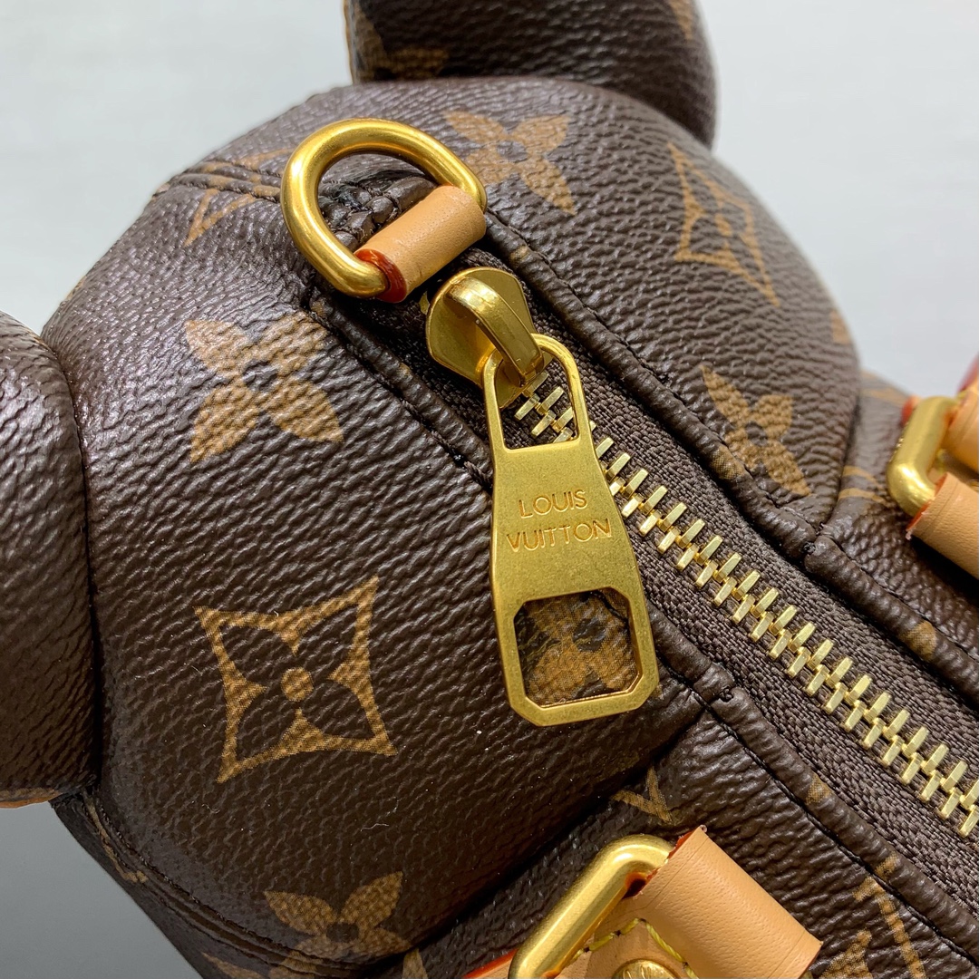 LV 狗狗造型單肩包 高仿 Monogram 創意玩偶包款| 10 LV 狗狗造型單肩包 高仿 Monogram 創意玩偶包款