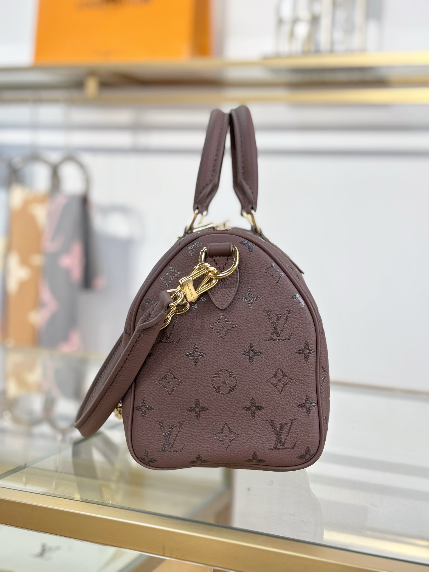 LV Monogram 小牛皮金扣小號手提包 高仿刺繡花吊飾裝飾款| 17 LV Monogram 小牛皮金扣小號手提包 高仿刺繡花吊飾裝飾款