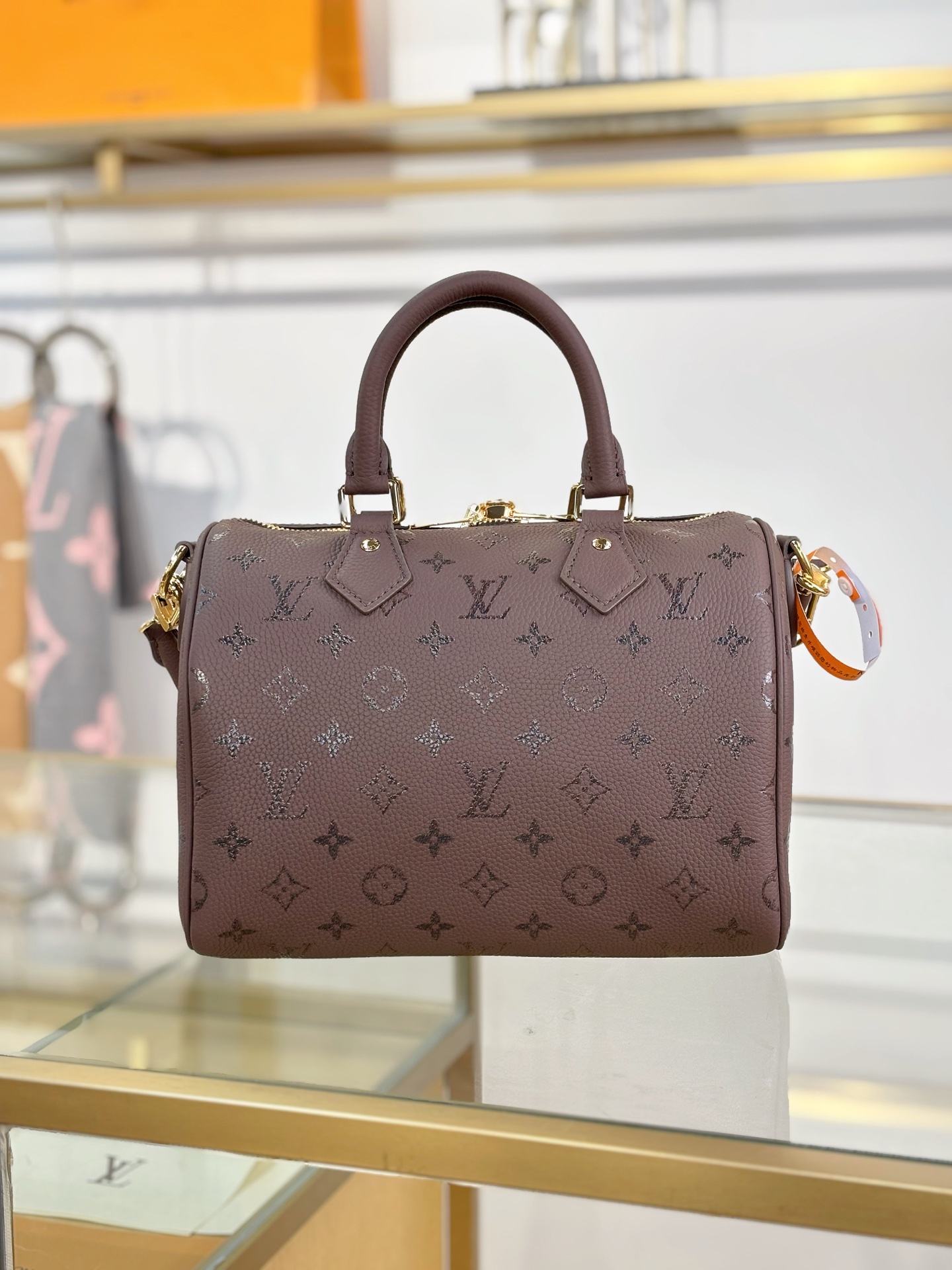 LV Monogram 小牛皮金扣小號手提包 高仿刺繡花吊飾裝飾款| 16 LV Monogram 小牛皮金扣小號手提包 高仿刺繡花吊飾裝飾款