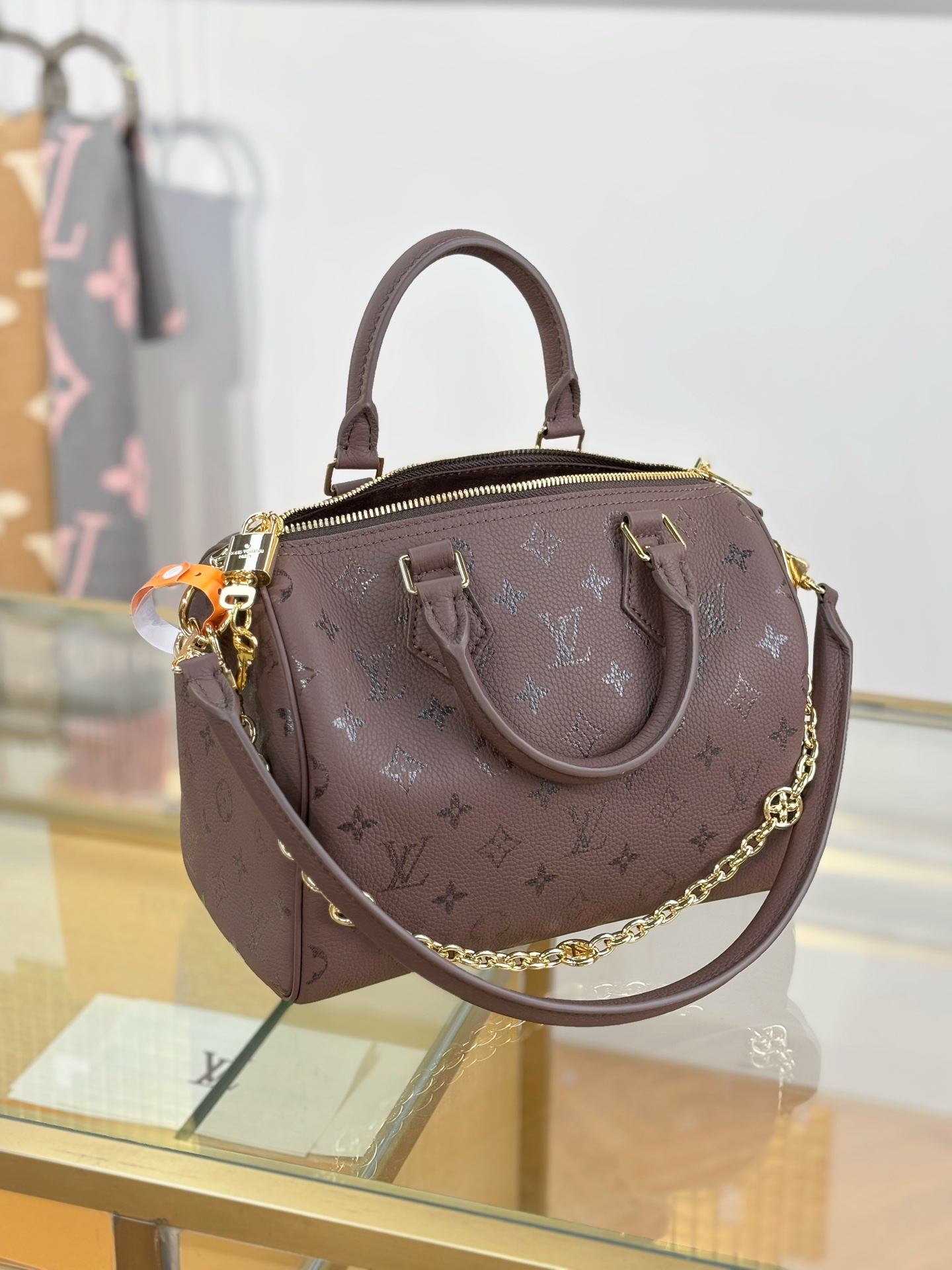 LV Monogram 小牛皮金扣小號手提包 高仿刺繡花吊飾裝飾款| 8 LV Monogram 小牛皮金扣小號手提包 高仿刺繡花吊飾裝飾款